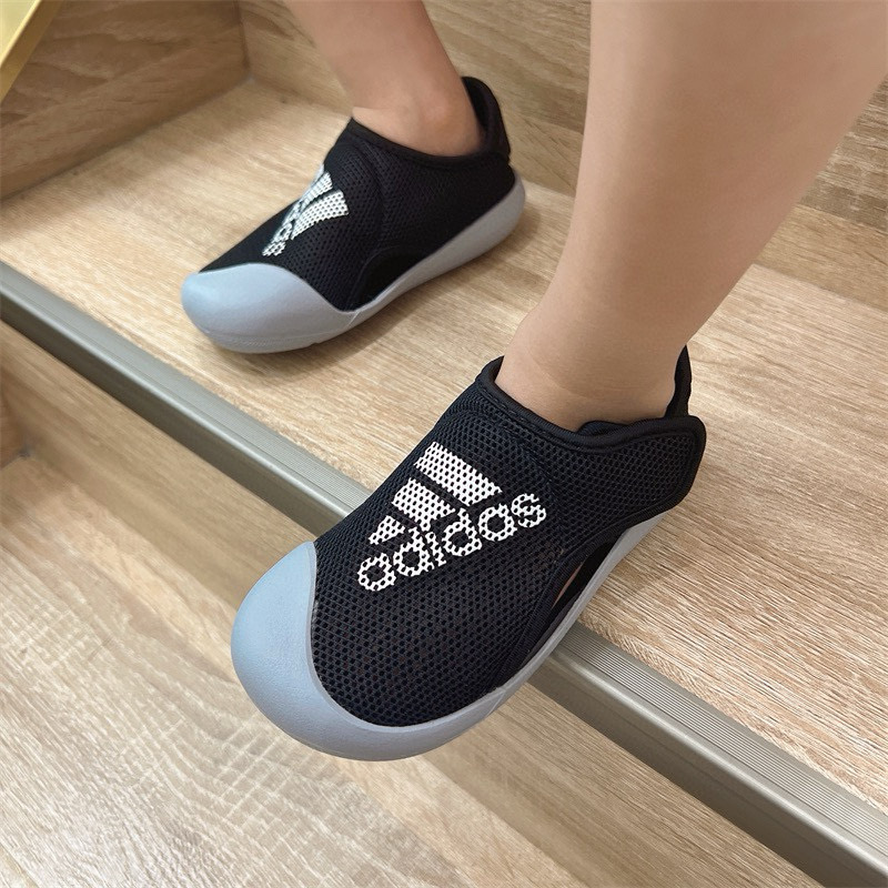 图片[8]-， 原单 A家包头三代儿童网面魔术贴凉鞋） 尺码：22-35码 原单品质，软贝同厂，品质保证👍🏻 透气性网面，速干又舒适☁️ 耐磨防滑橡胶大底，脚感超舒服☁️ 海边度假🏖️日常生活都非常合适✌🏻 魔术贴设计，穿脱方便✔️-选品中心