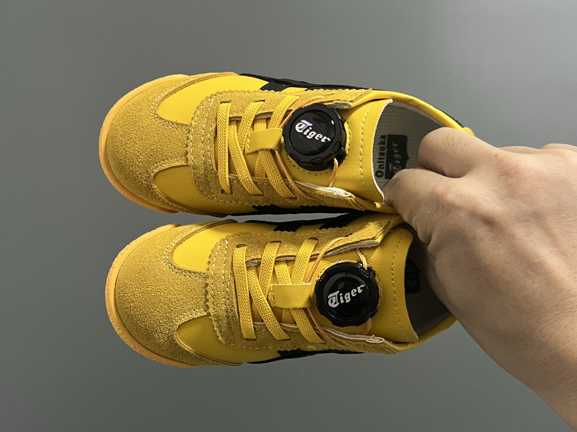 High-Quality Leather Children’s Leisure Shoes with Convenient Locking Design