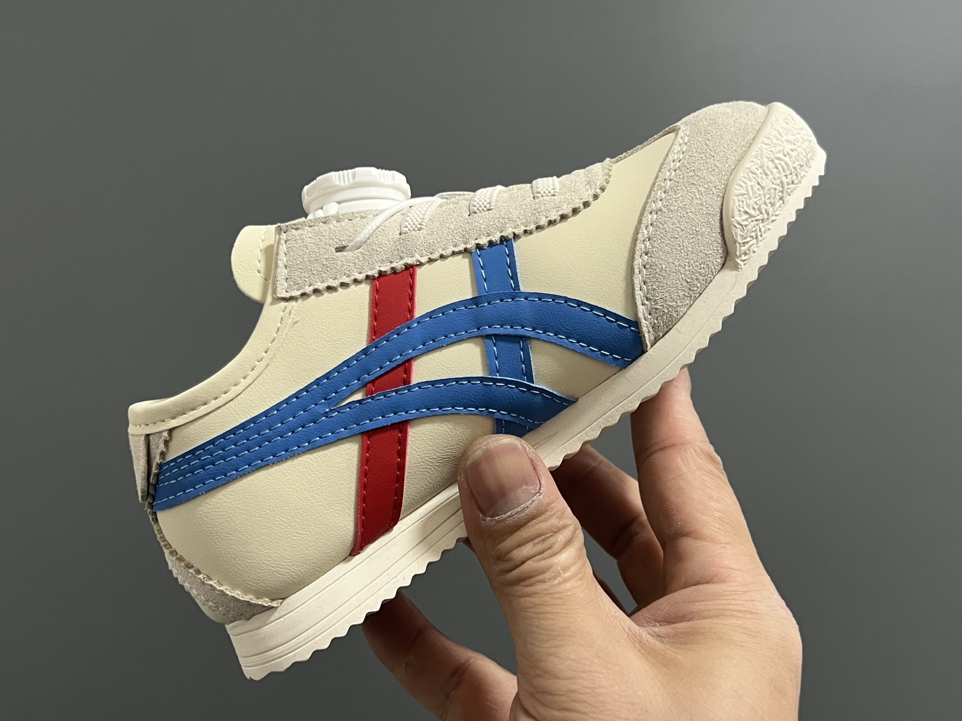High-Quality Leather Children’s Shoes with Convenient Locking Design – Size 26-37 - 图片 6
