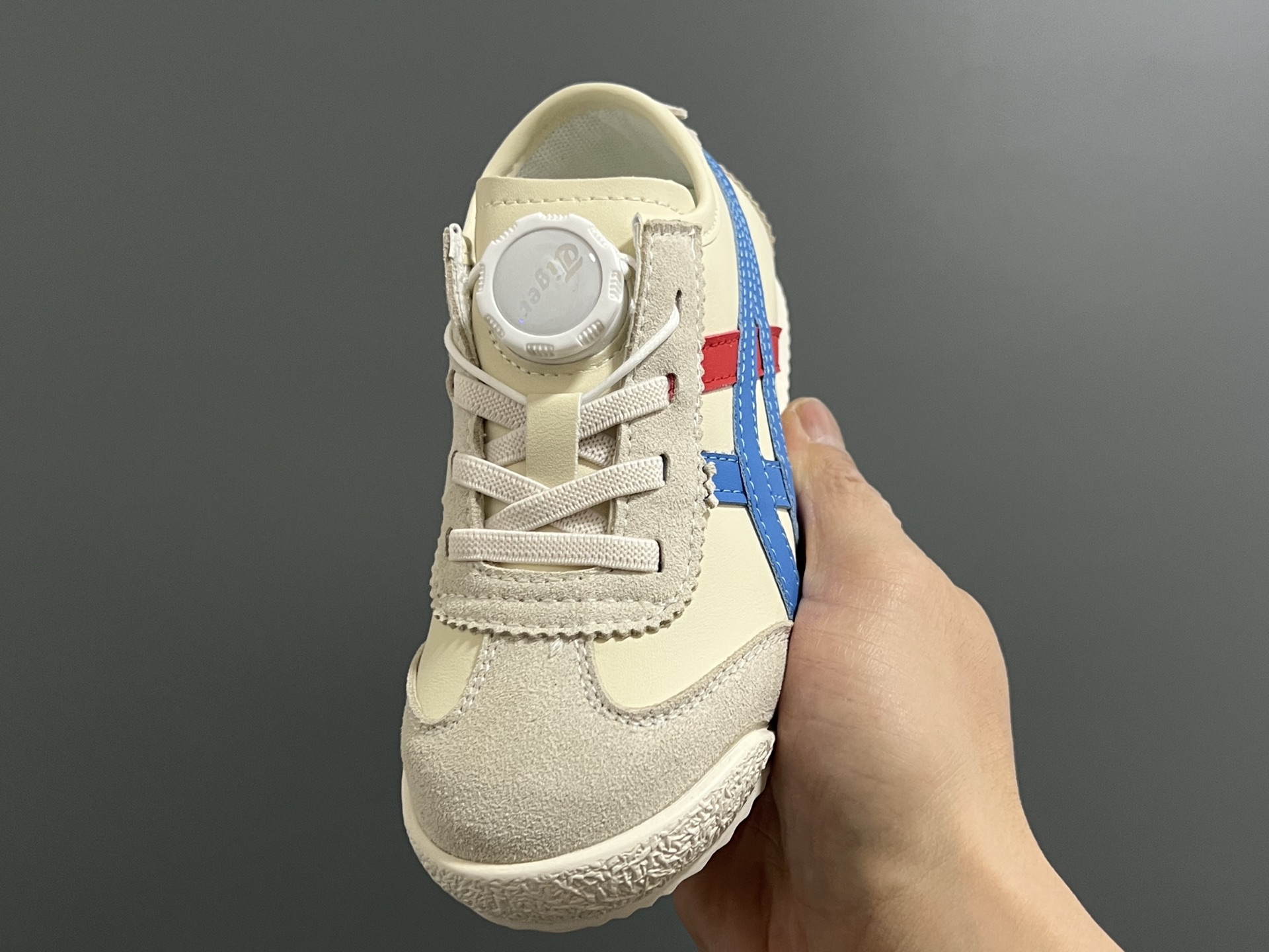 High-Quality Leather Children’s Shoes with Convenient Locking Design – Size 26-37 - 图片 3