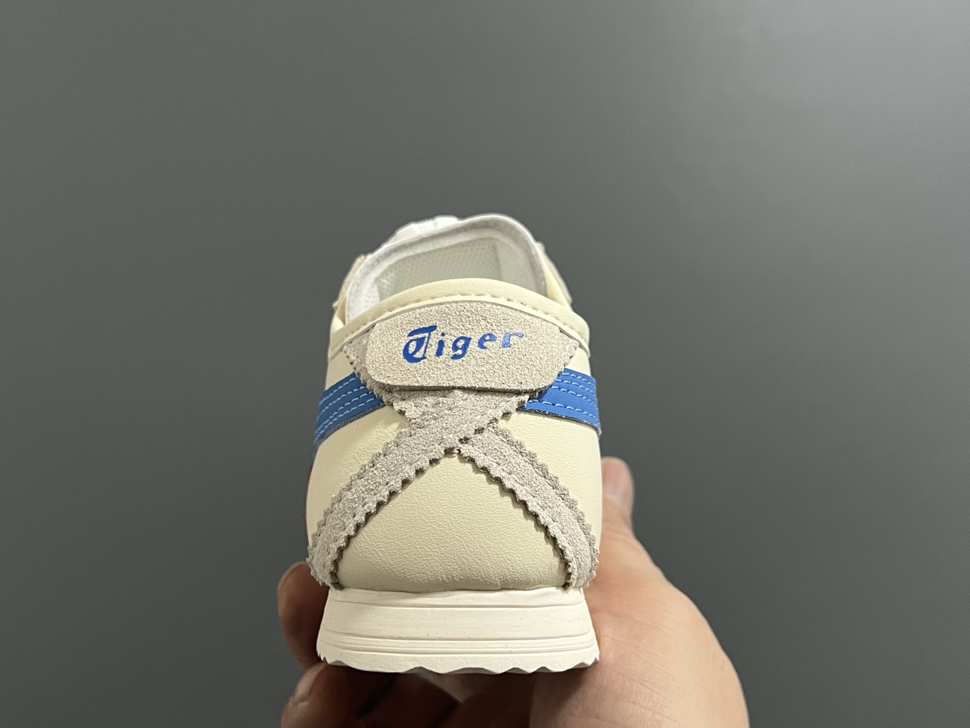 High-Quality Leather Children’s Shoes with Convenient Locking Design – Size 26-37 - 图片 7