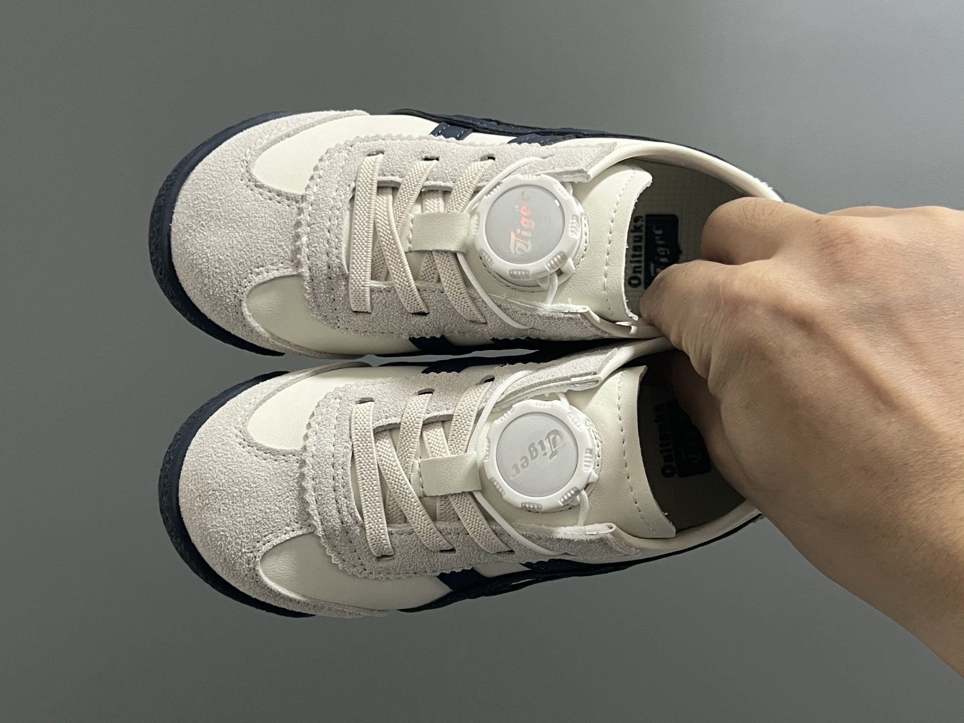 High-Quality Leather Children’s Leisure Shoes with Locking Design, Size 26-37.