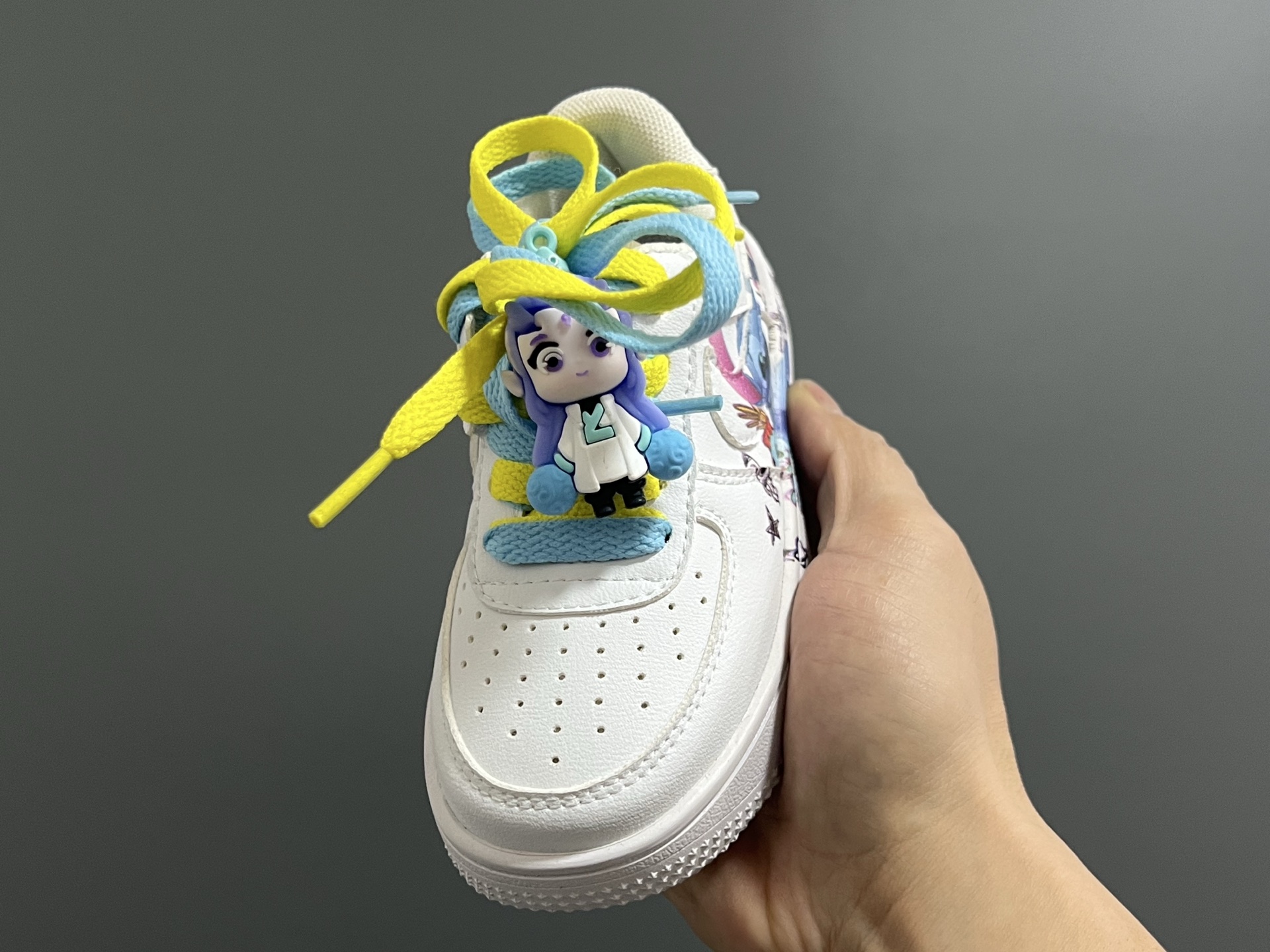 图片[3]-空一号双鞋带魔术贴卡通儿童休闲鞋 尺码：26-37码 经典空军一号卡通联名 可爱的哪吒敖丙挂件 优质皮料拼接，质感满满🈵 推荐get✔️-选品中心