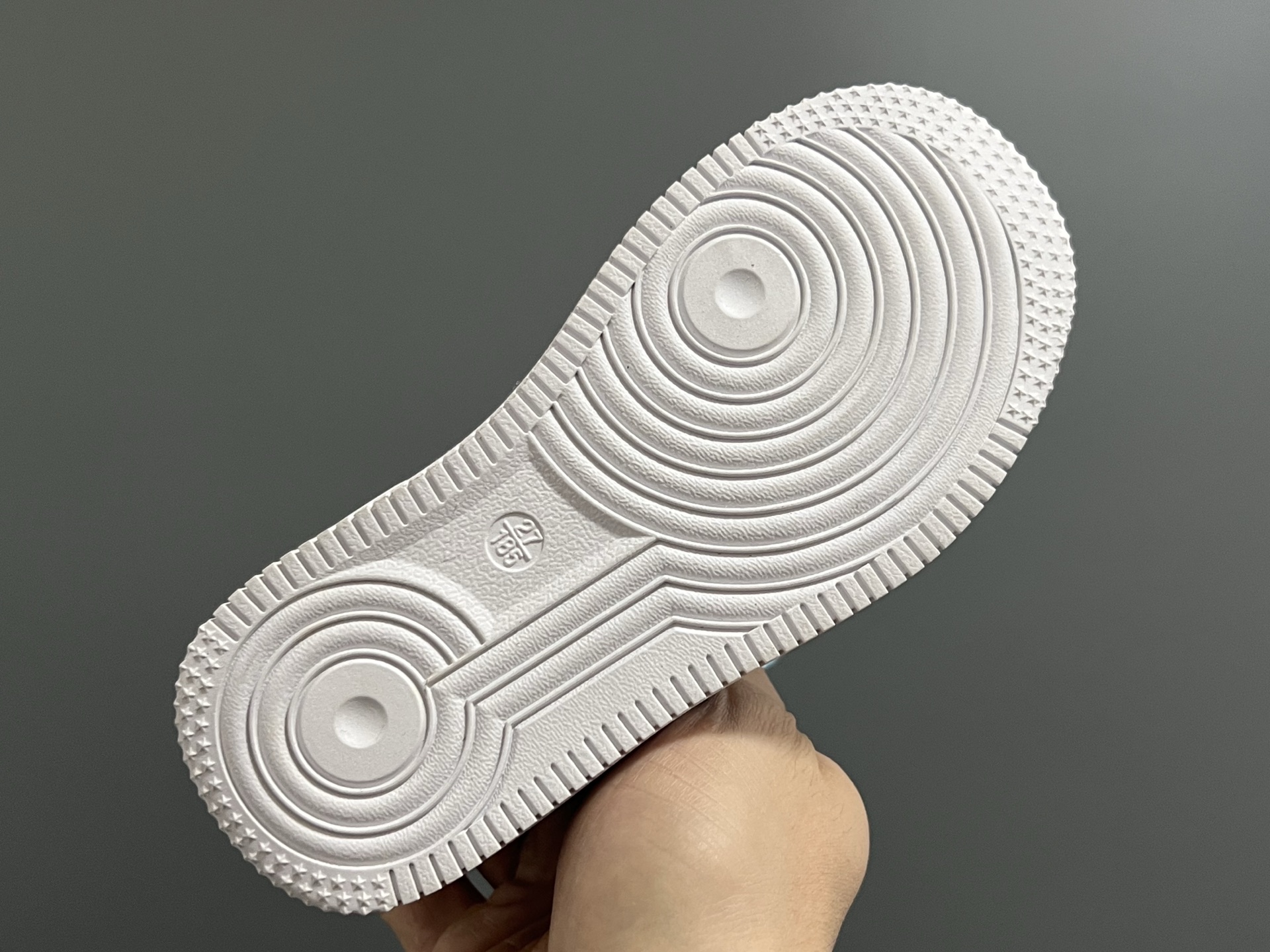 图片[5]-空一号双鞋带魔术贴卡通儿童休闲鞋 尺码：26-37码 经典空军一号卡通联名 可爱的哪吒敖丙挂件 优质皮料拼接，质感满满🈵 推荐get✔️-选品中心