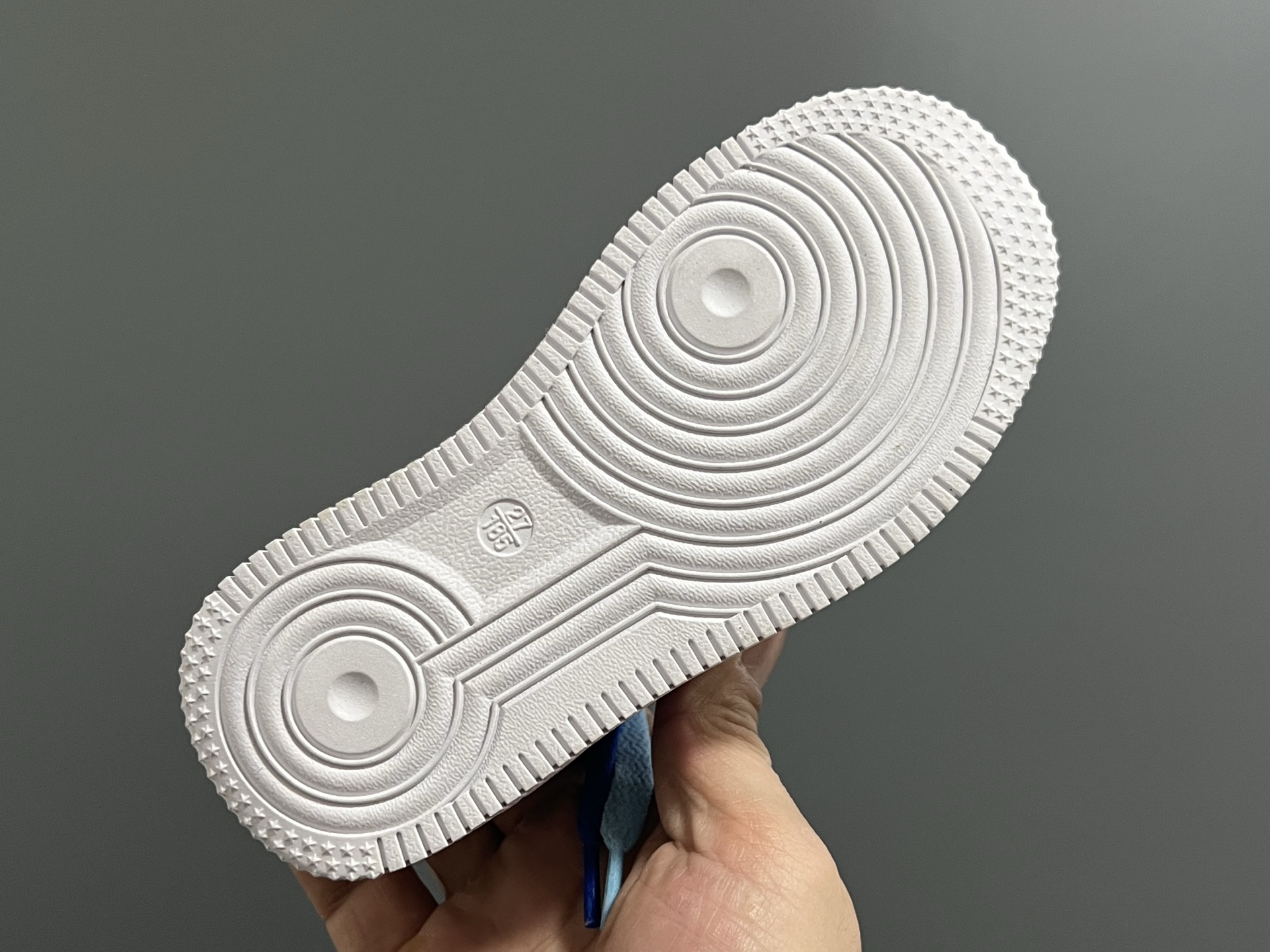 图片[8]-空一号双鞋带魔术贴卡通儿童休闲鞋 尺码：26-37码 经典空军一号卡通联名 可爱的哪吒敖丙挂件 优质皮料拼接，质感满满🈵 推荐get✔️-选品中心