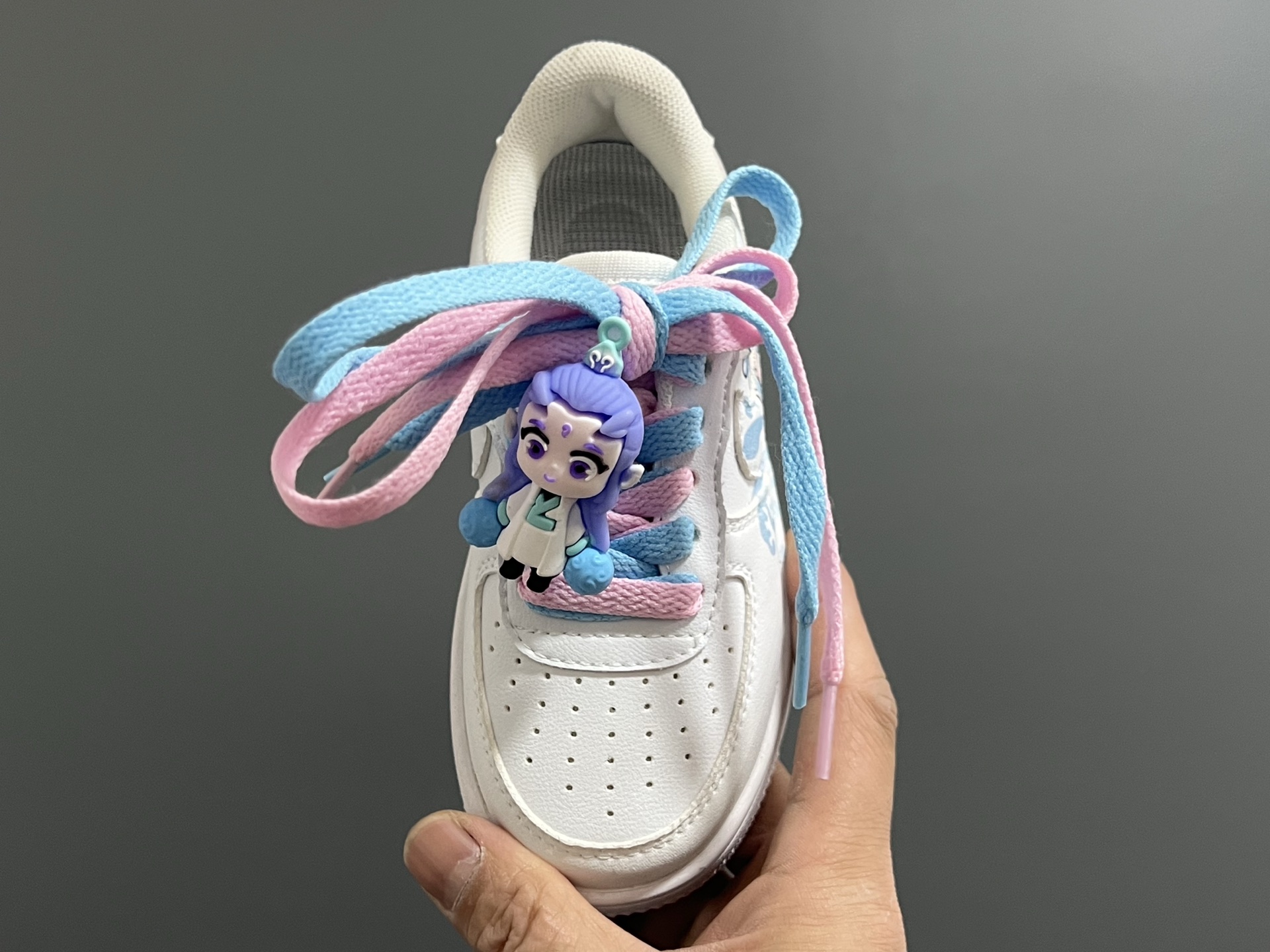 图片[7]-空一号双鞋带魔术贴卡通儿童休闲鞋 尺码：26-37码 经典空军一号卡通联名 可爱的哪吒敖丙挂件 优质皮料拼接，质感满满🈵 推荐get✔️-选品中心