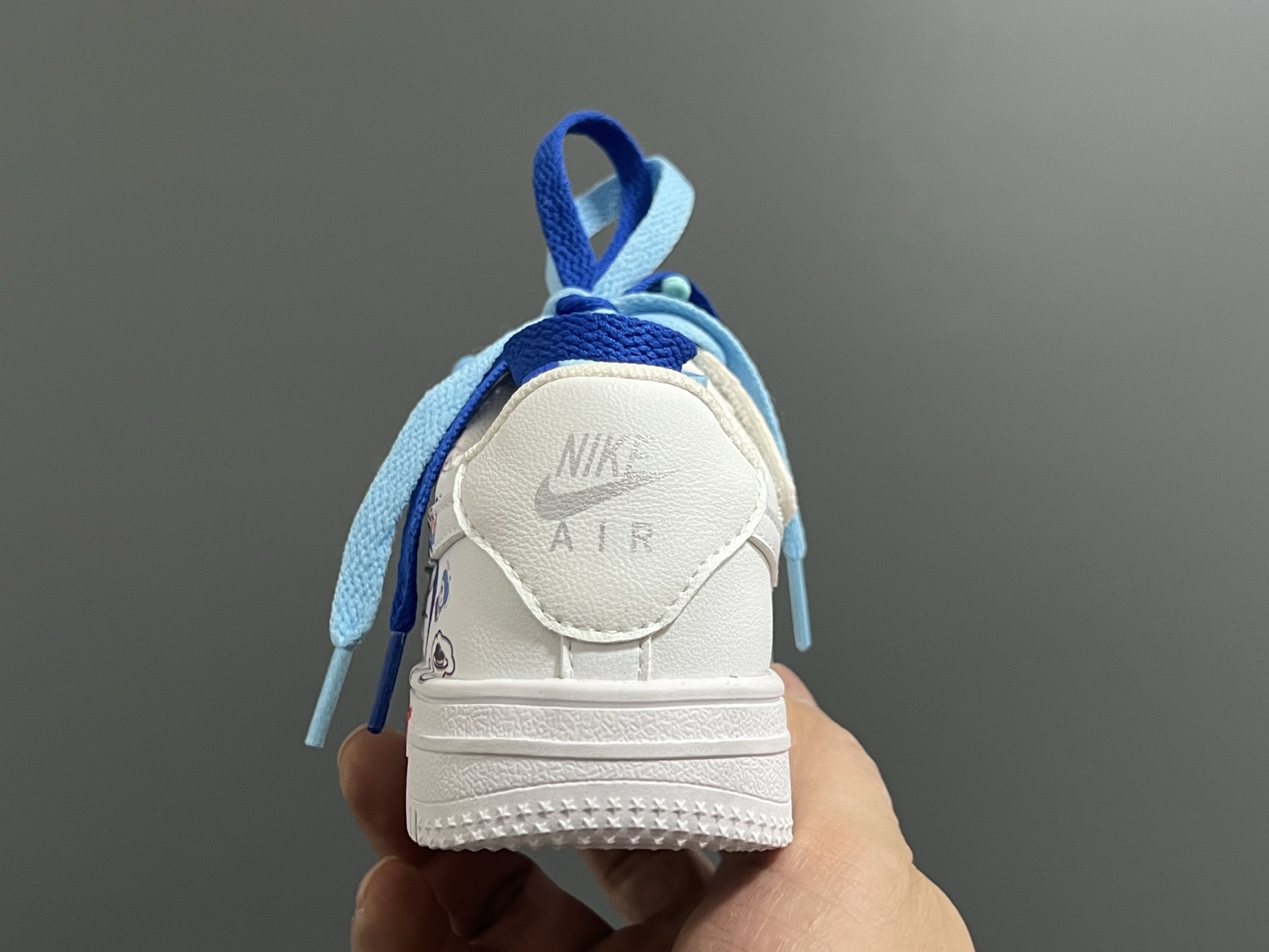 图片[8]-空一号双鞋带魔术贴卡通儿童休闲鞋 尺码：26-37码 经典空军一号卡通联名 可爱的哪吒敖丙挂件 优质皮料拼接，质感满满🈵 推荐get✔️-选品中心