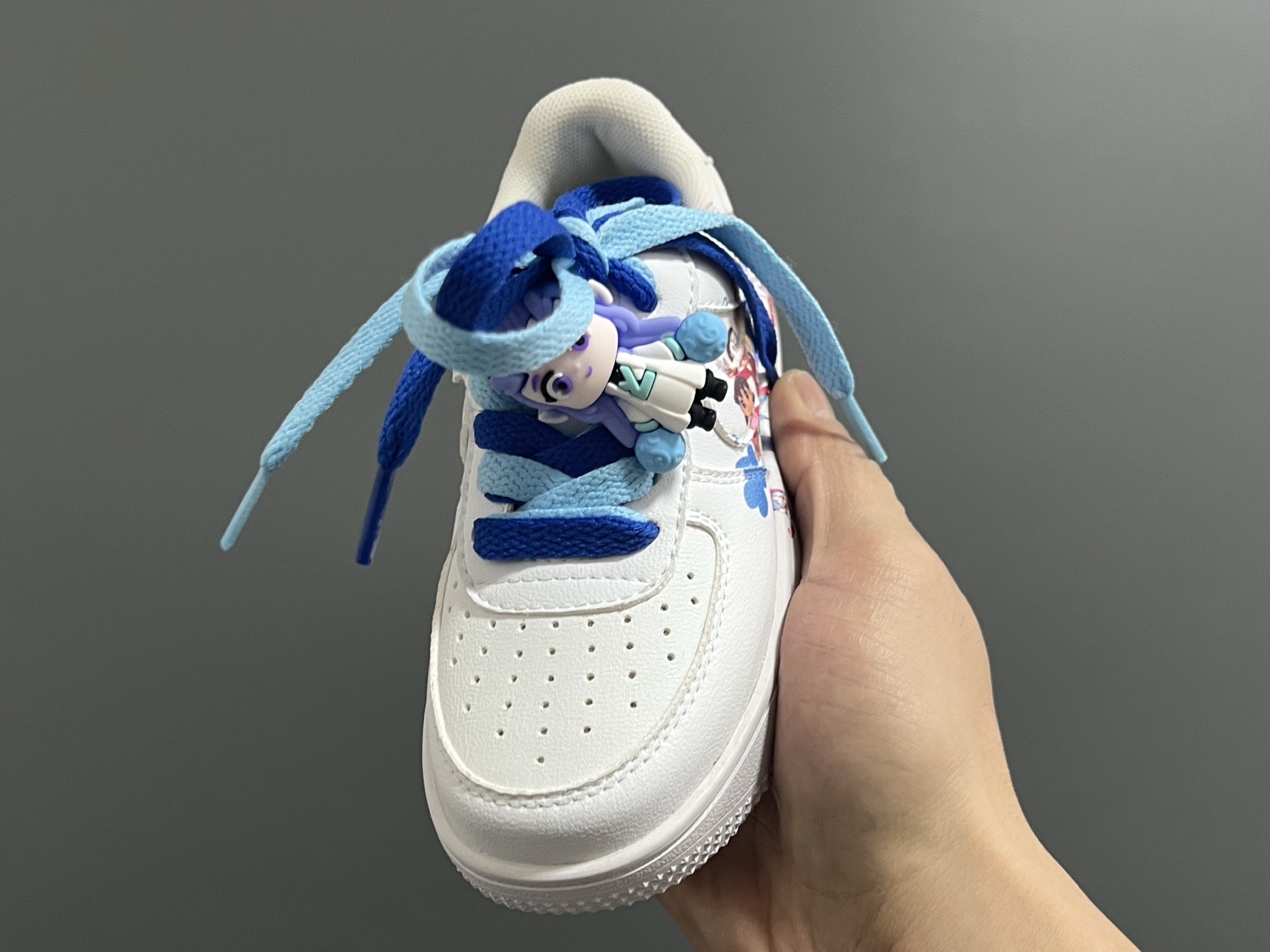 图片[3]-空一号双鞋带魔术贴卡通儿童休闲鞋 尺码：26-37码 经典空军一号卡通联名 可爱的哪吒敖丙挂件 优质皮料拼接，质感满满🈵 推荐get✔️-选品中心