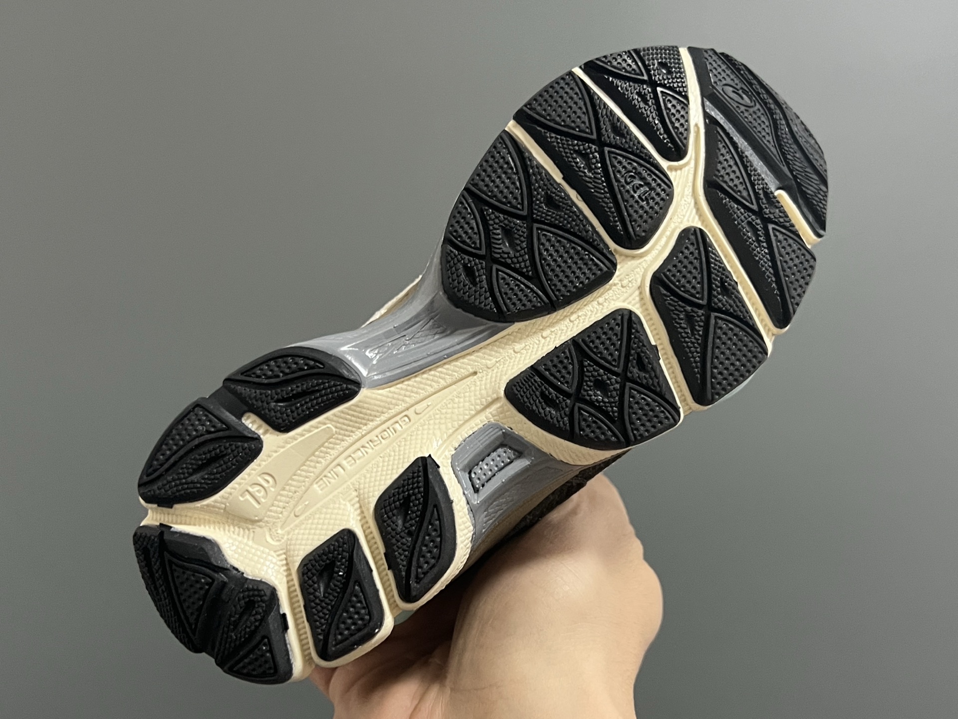 图片[5]-另一工厂 亚瑟士YSS新款gel-nyc鞋带款儿童运动老爹鞋26-37码 经典亚瑟士系列🆕 老爹款式设计，百搭又时髦✨ 橡胶耐磨防滑大底，脚感超赞👍🏻-选品中心