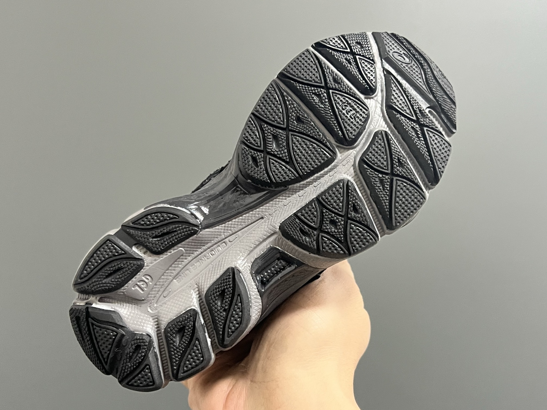 图片[6]-另一工厂 亚瑟士YSS新款gel-nyc鞋带款儿童运动老爹鞋26-37码 经典亚瑟士系列🆕 老爹款式设计，百搭又时髦✨ 橡胶耐磨防滑大底，脚感超赞👍🏻-选品中心