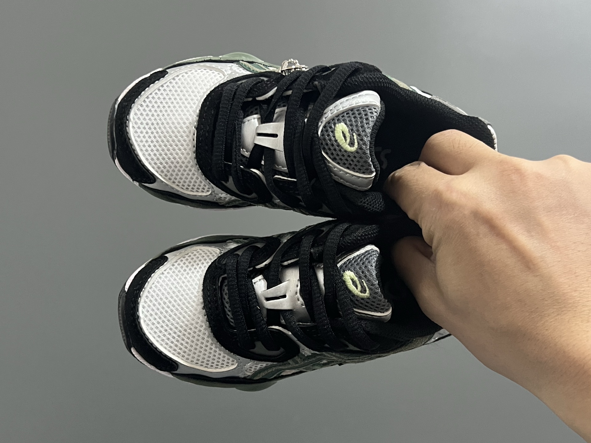 亚瑟士YSS新款gel-nyc鞋带款儿童运动老爹鞋 尺码：26-37码 经典亚瑟士系列🆕 老爹款式设计，百搭又时髦✨ 橡胶耐磨防滑大底，脚感超赞👍🏻-选品中心