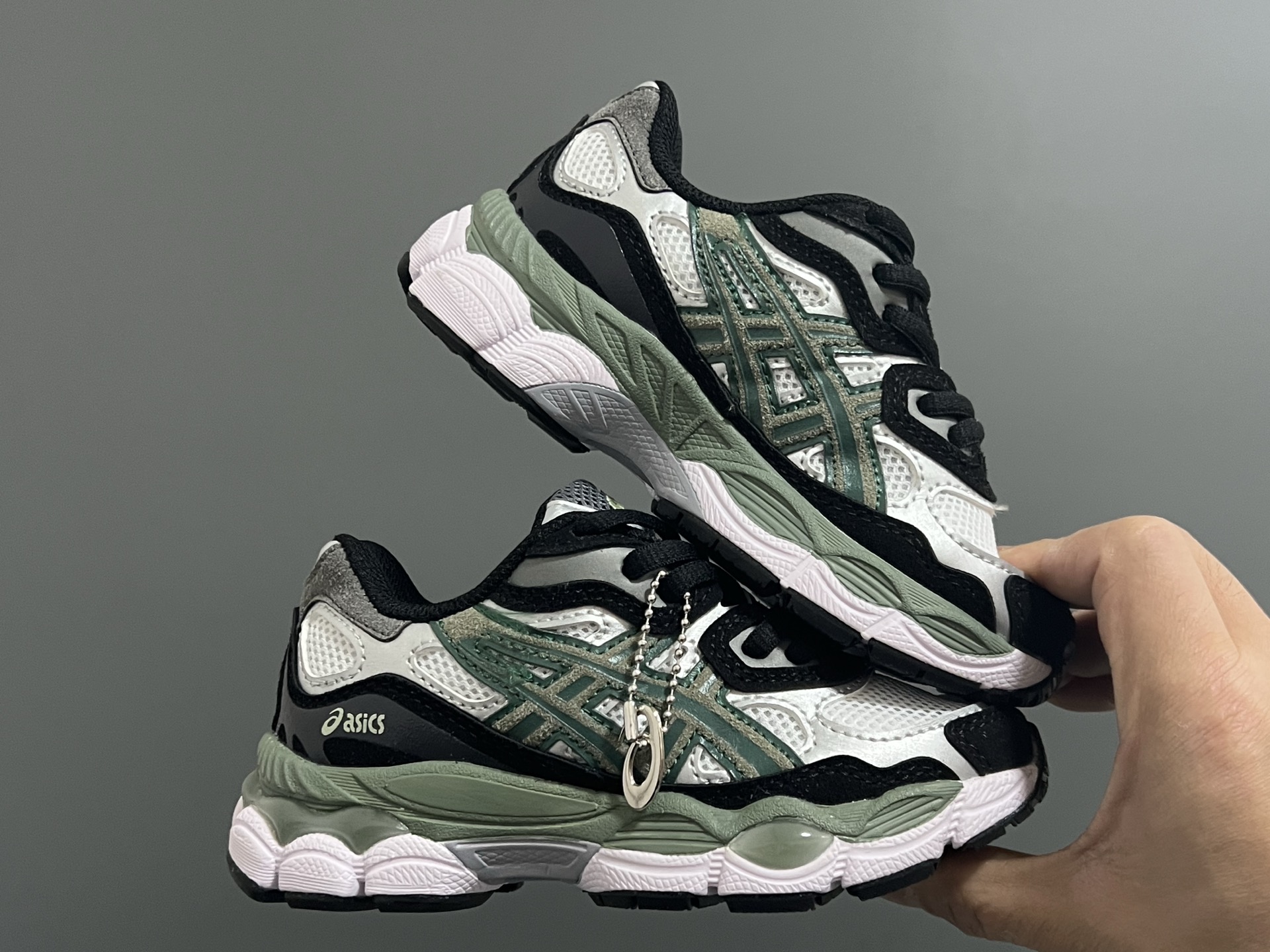 图片[9]-亚瑟士YSS新款gel-nyc鞋带款儿童运动老爹鞋 尺码：26-37码 经典亚瑟士系列🆕 老爹款式设计，百搭又时髦✨ 橡胶耐磨防滑大底，脚感超赞👍🏻-选品中心