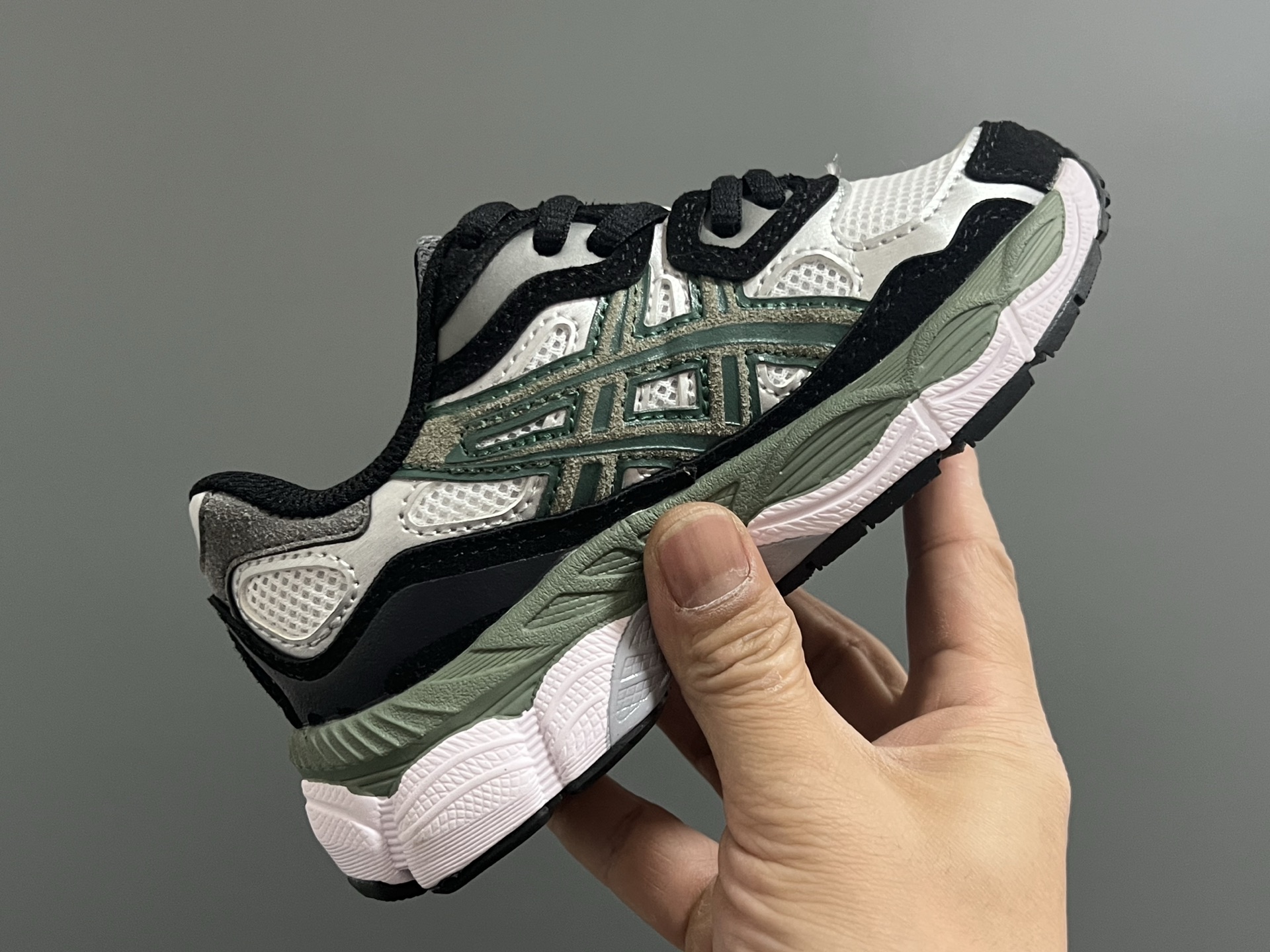 图片[8]-亚瑟士YSS新款gel-nyc鞋带款儿童运动老爹鞋 尺码：26-37码 经典亚瑟士系列🆕 老爹款式设计，百搭又时髦✨ 橡胶耐磨防滑大底，脚感超赞👍🏻-选品中心