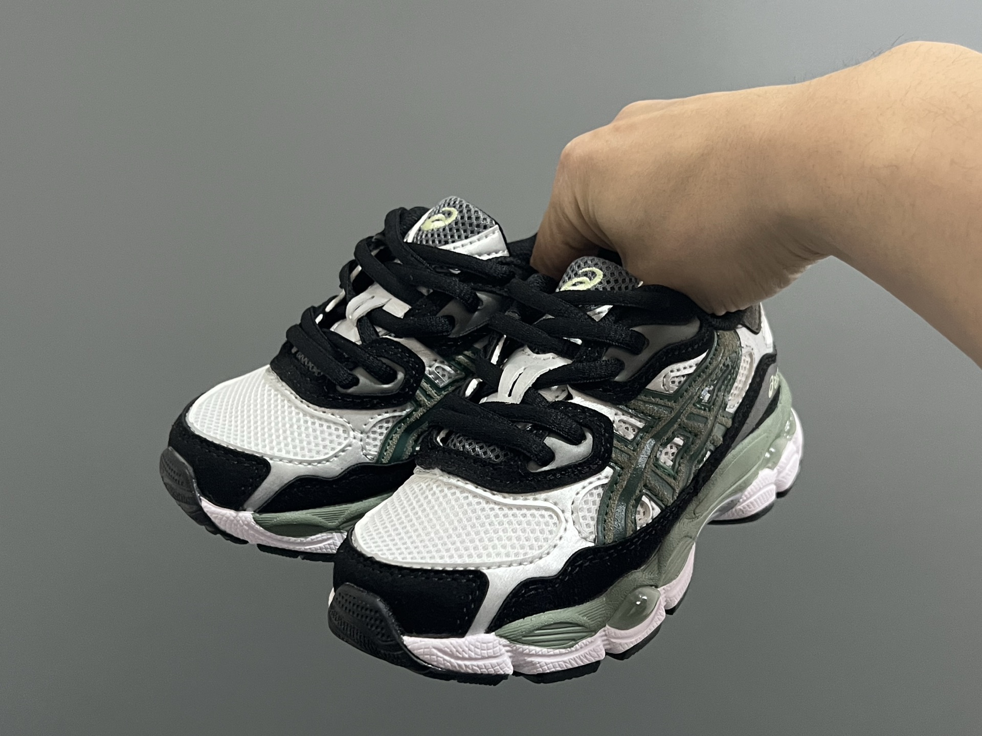 图片[2]-亚瑟士YSS新款gel-nyc鞋带款儿童运动老爹鞋 尺码：26-37码 经典亚瑟士系列🆕 老爹款式设计，百搭又时髦✨ 橡胶耐磨防滑大底，脚感超赞👍🏻-选品中心