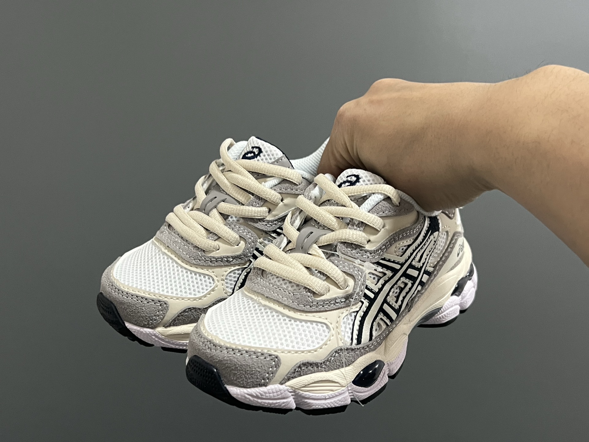 YSS新款gel-nyc鞋带款儿童运动老爹鞋 尺码：26-37码 经典亚瑟士系列🆕 老爹款式设计，百搭又时髦✨ 橡胶耐磨防滑大底，脚感超赞👍🏻-选品中心