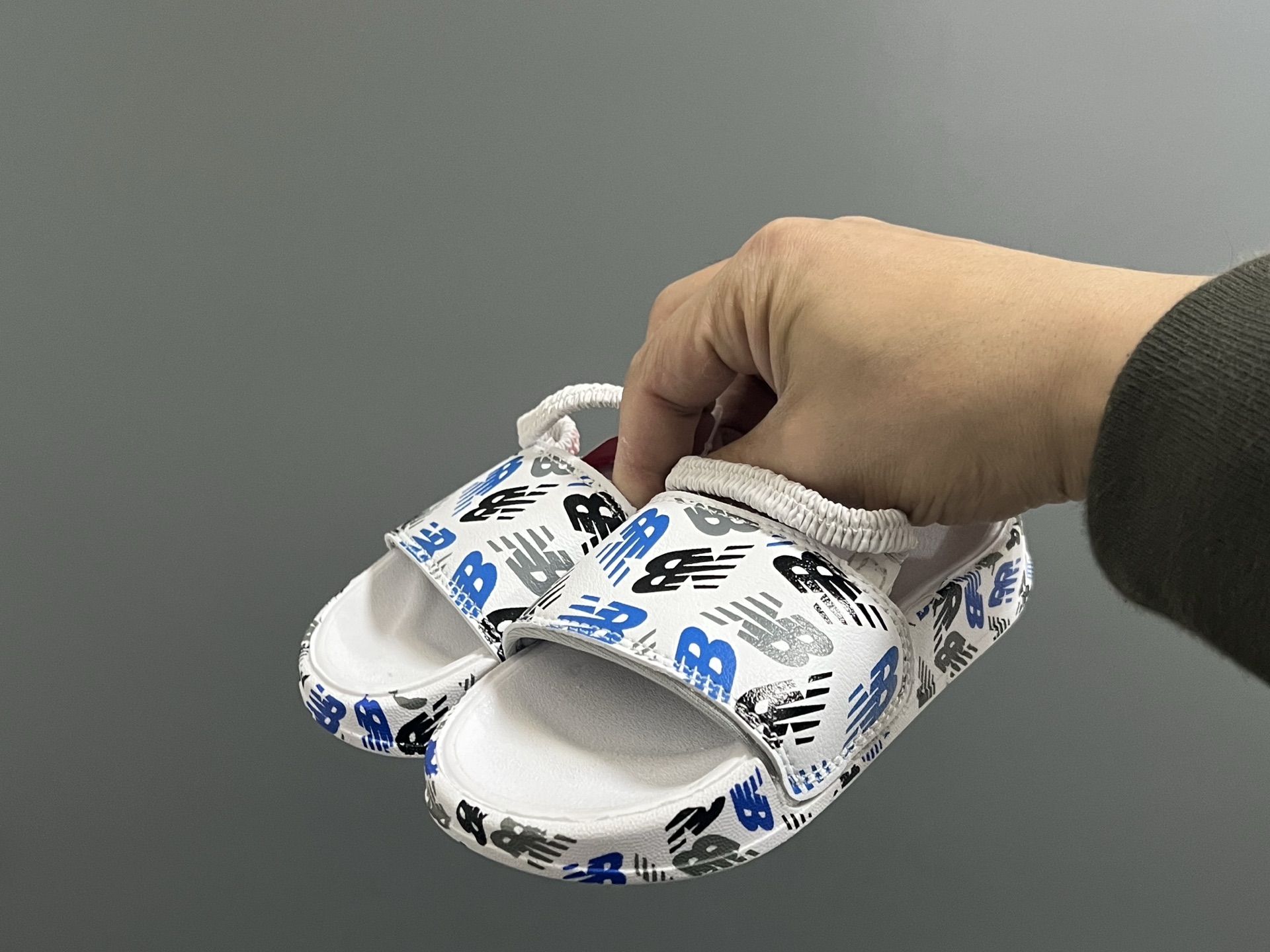 牛B小可爱儿童凉拖鞋 尺码：22-29码 海边度假必备🏝️ 精致细节做工 两穿凉鞋，超级实穿👍🏻 推荐get✔️-选品中心