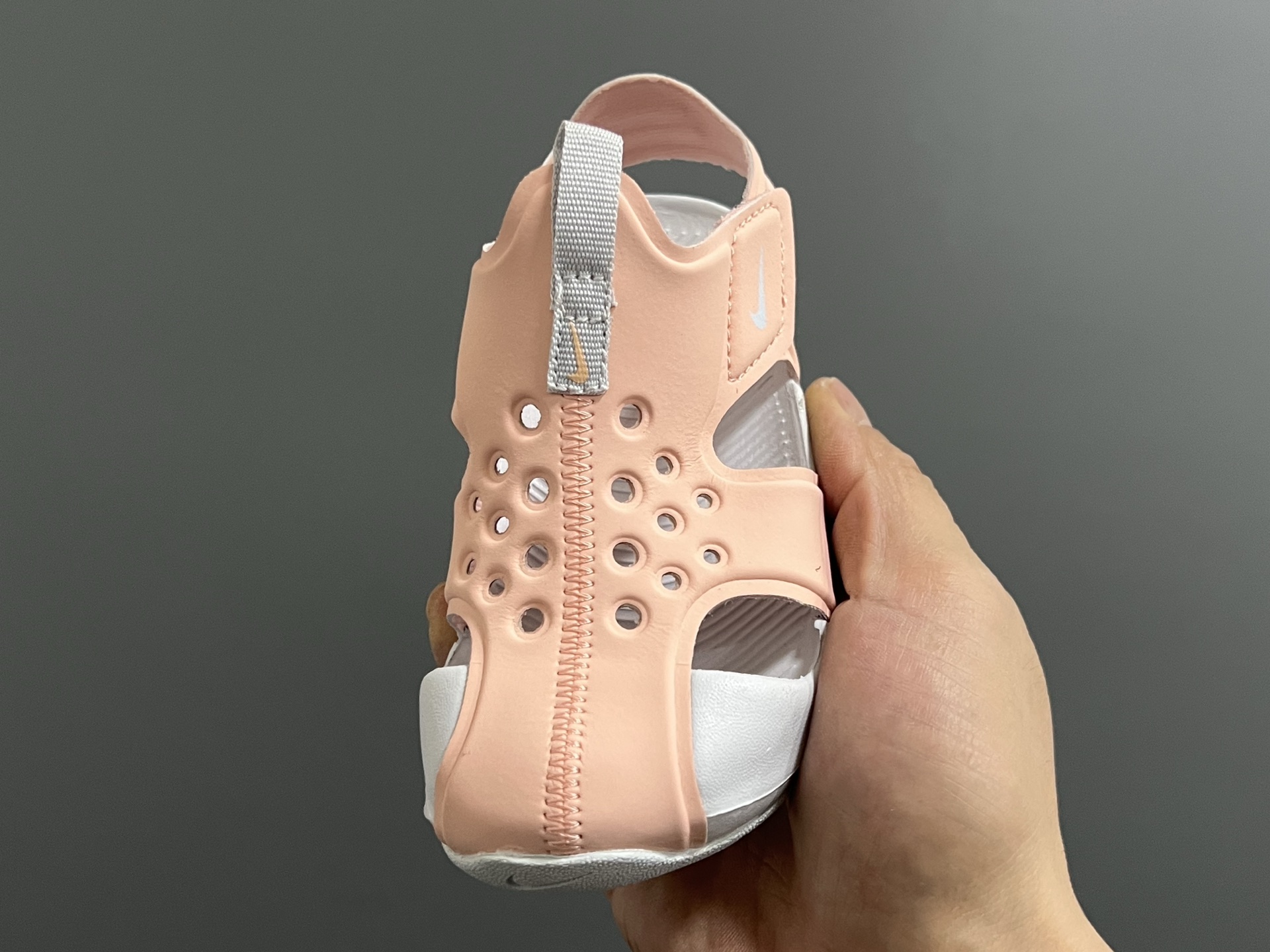 图片[3]-‼️‼️‼️ 原单版NK新款洞洞儿童男女童凉鞋 尺码：22-35码 新工厂新工艺🆕 无限接近专G，出入无压力✌🏻 原装鞋楦鞋材，质感满满💯 耐磨防滑大底，脚感超赞👍🏻-选品中心