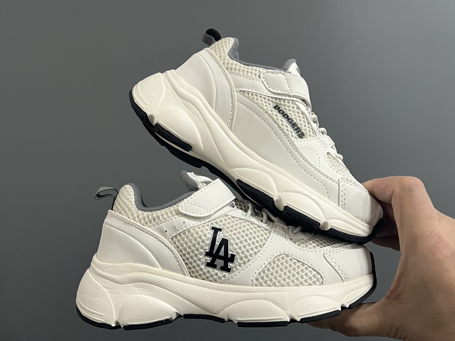 图片[9]-M家春夏新款网面儿童魔术贴运动鞋 尺码：26-37码 经典MLB系列🆕 透气性网面设计，舒适不闷脚☁️ 魔术贴➕松紧带设计，穿脱方便✌🏻 橡胶耐磨防滑大底，脚感超赞👍🏻-选品中心