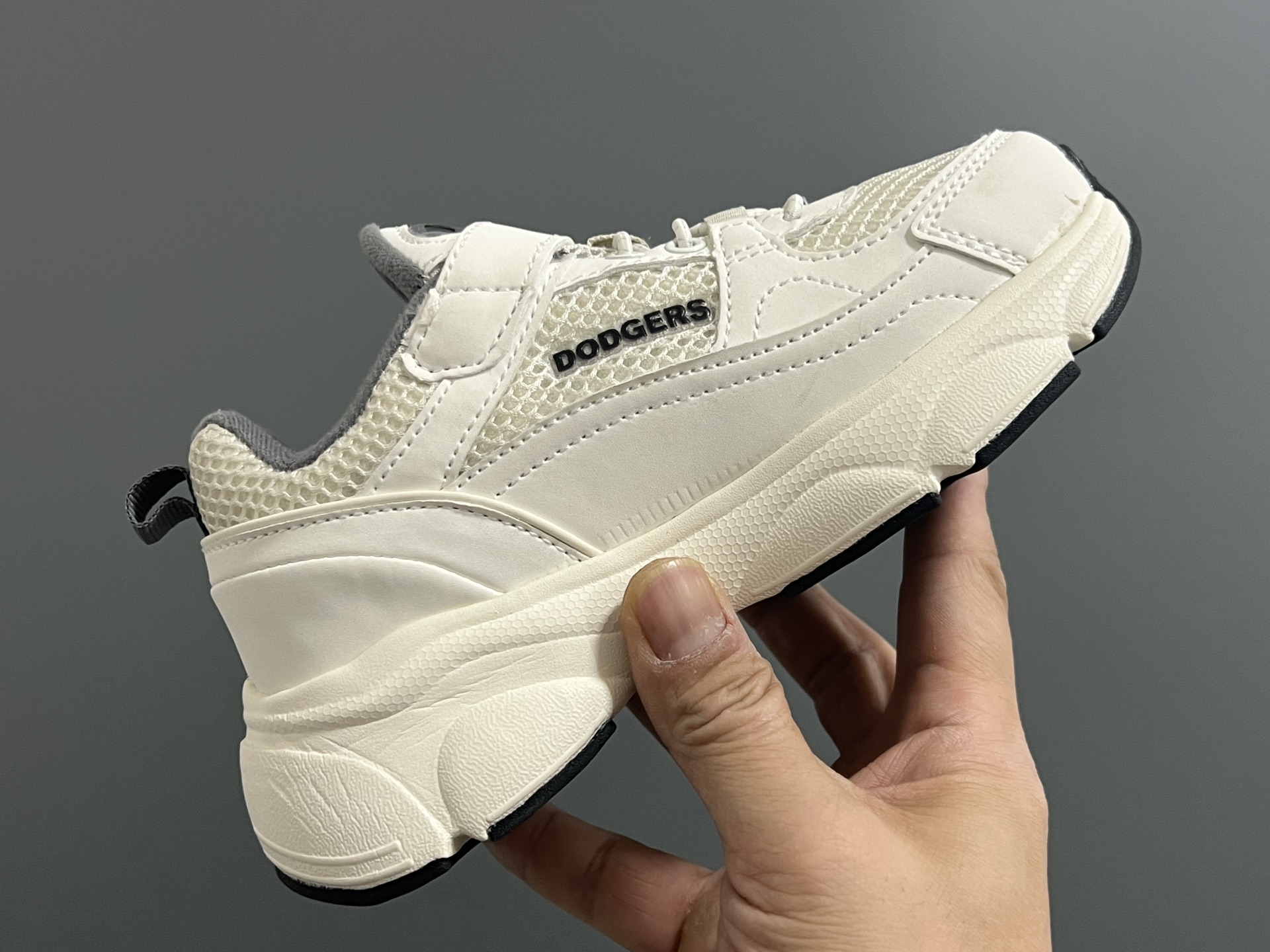 图片[6]-M家春夏新款网面儿童魔术贴运动鞋 尺码：26-37码 经典MLB系列🆕 透气性网面设计，舒适不闷脚☁️ 魔术贴➕松紧带设计，穿脱方便✌🏻 橡胶耐磨防滑大底，脚感超赞👍🏻-选品中心