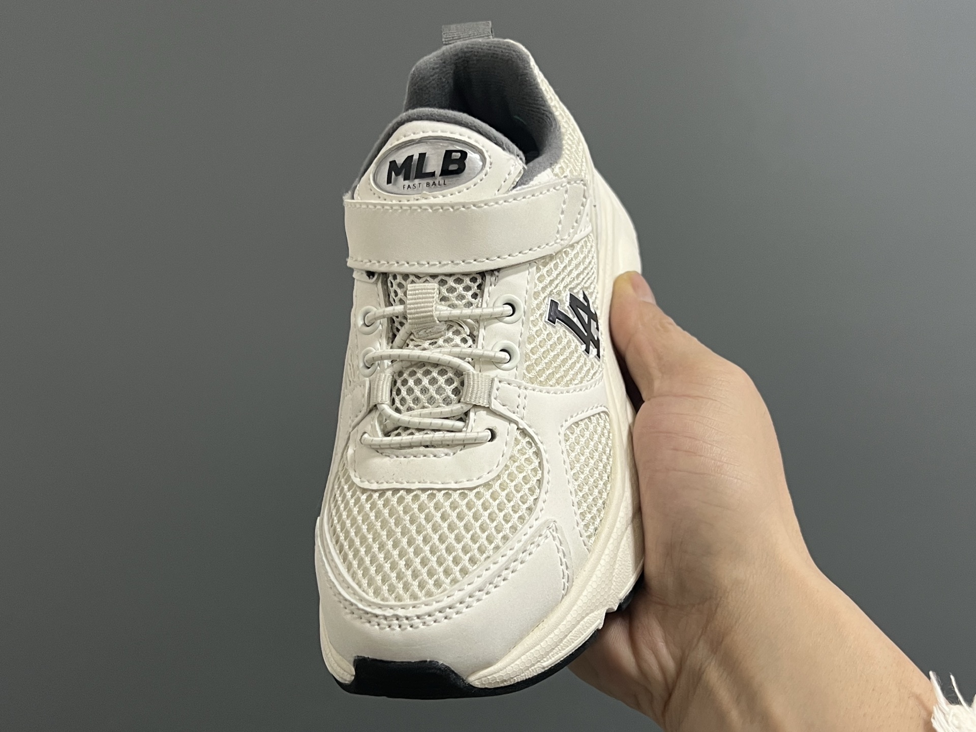 图片[3]-M家春夏新款网面儿童魔术贴运动鞋 尺码：26-37码 经典MLB系列🆕 透气性网面设计，舒适不闷脚☁️ 魔术贴➕松紧带设计，穿脱方便✌🏻 橡胶耐磨防滑大底，脚感超赞👍🏻-选品中心