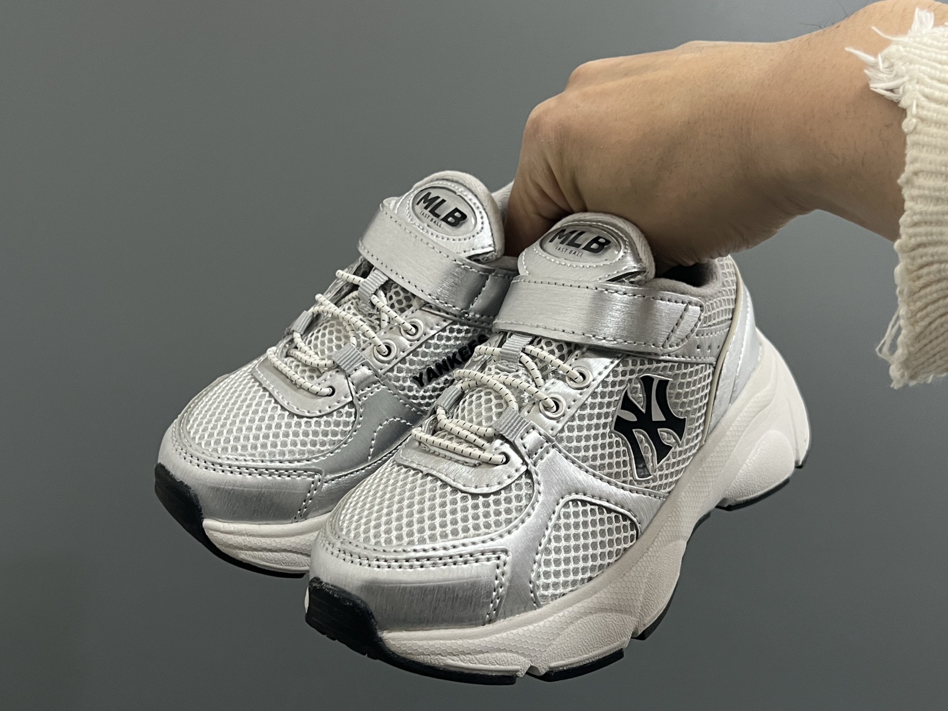 图片[2]-M家春夏新款网面儿童魔术贴运动鞋 尺码：26-37码 经典MLB系列🆕 透气性网面设计，舒适不闷脚☁️ 魔术贴➕松紧带设计，穿脱方便✌🏻 橡胶耐磨防滑大底，脚感超赞👍🏻-选品中心