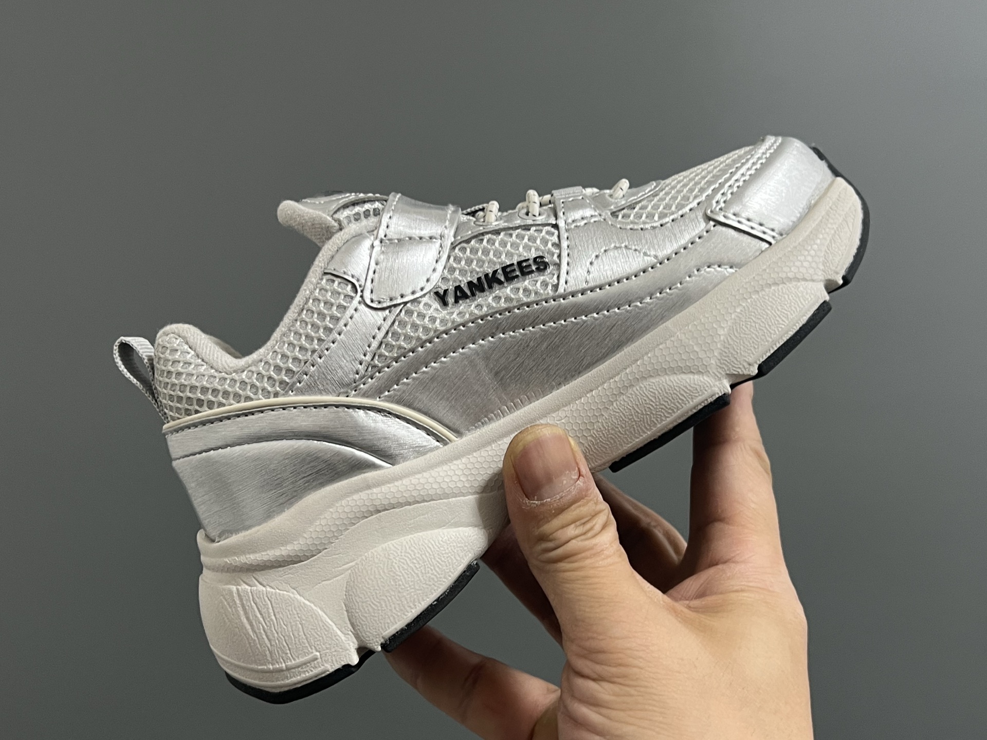 图片[6]-M家春夏新款网面儿童魔术贴运动鞋 尺码：26-37码 经典MLB系列🆕 透气性网面设计，舒适不闷脚☁️ 魔术贴➕松紧带设计，穿脱方便✌🏻 橡胶耐磨防滑大底，脚感超赞👍🏻-选品中心