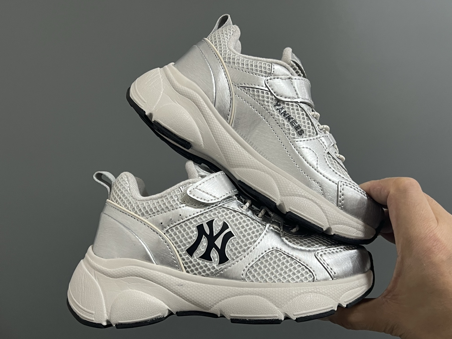 图片[9]-M家春夏新款网面儿童魔术贴运动鞋 尺码：26-37码 经典MLB系列🆕 透气性网面设计，舒适不闷脚☁️ 魔术贴➕松紧带设计，穿脱方便✌🏻 橡胶耐磨防滑大底，脚感超赞👍🏻-选品中心