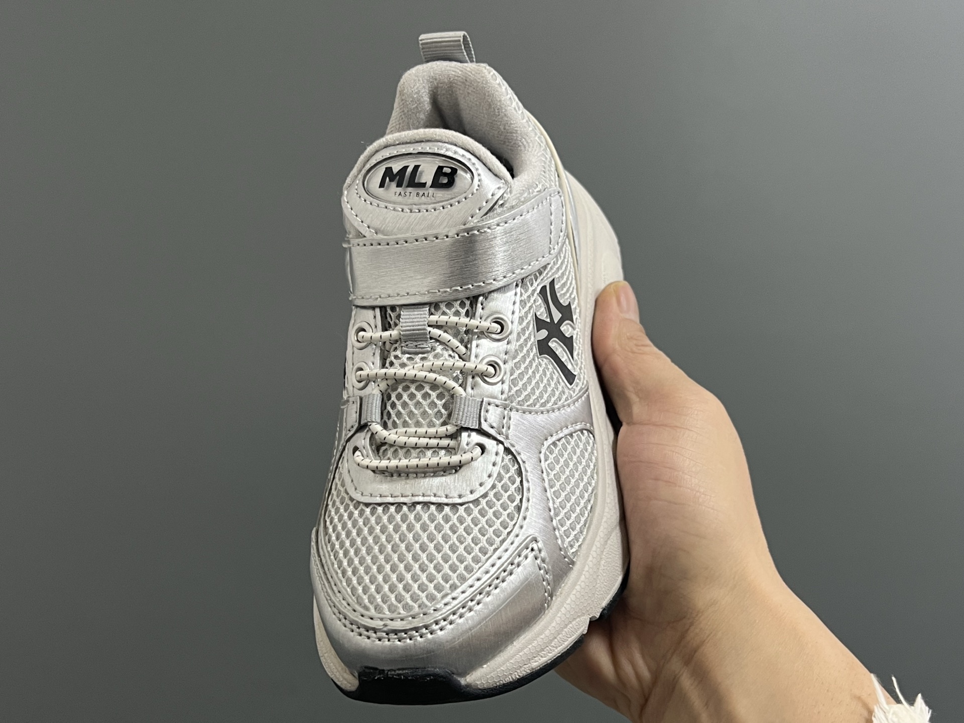 图片[3]-M家春夏新款网面儿童魔术贴运动鞋 尺码：26-37码 经典MLB系列🆕 透气性网面设计，舒适不闷脚☁️ 魔术贴➕松紧带设计，穿脱方便✌🏻 橡胶耐磨防滑大底，脚感超赞👍🏻-选品中心