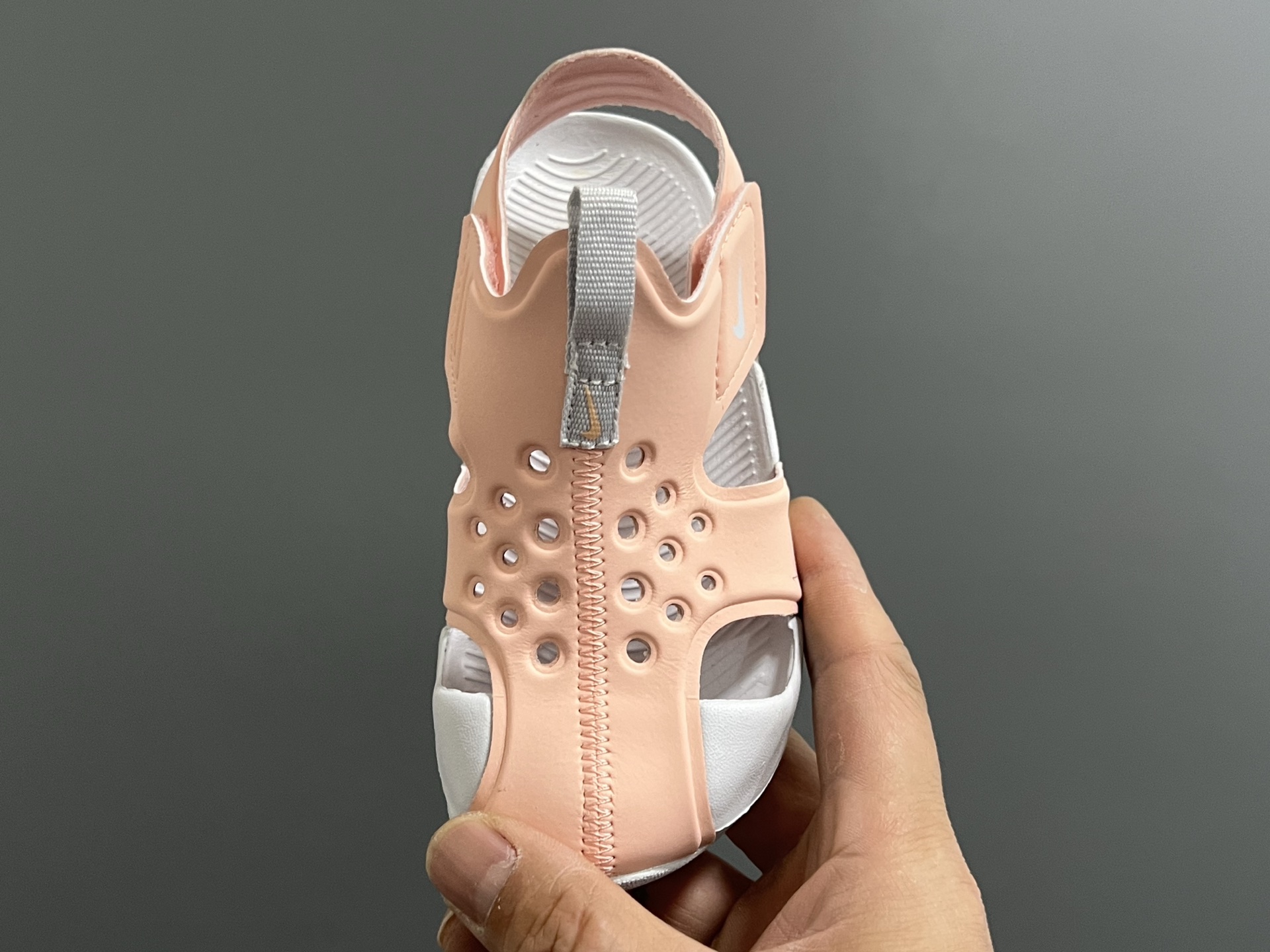 图片[8]-‼️‼️‼️ 原单版NK新款洞洞儿童男女童凉鞋 尺码：22-35码 新工厂新工艺🆕 无限接近专G，出入无压力✌🏻 原装鞋楦鞋材，质感满满💯 耐磨防滑大底，脚感超赞👍🏻-选品中心