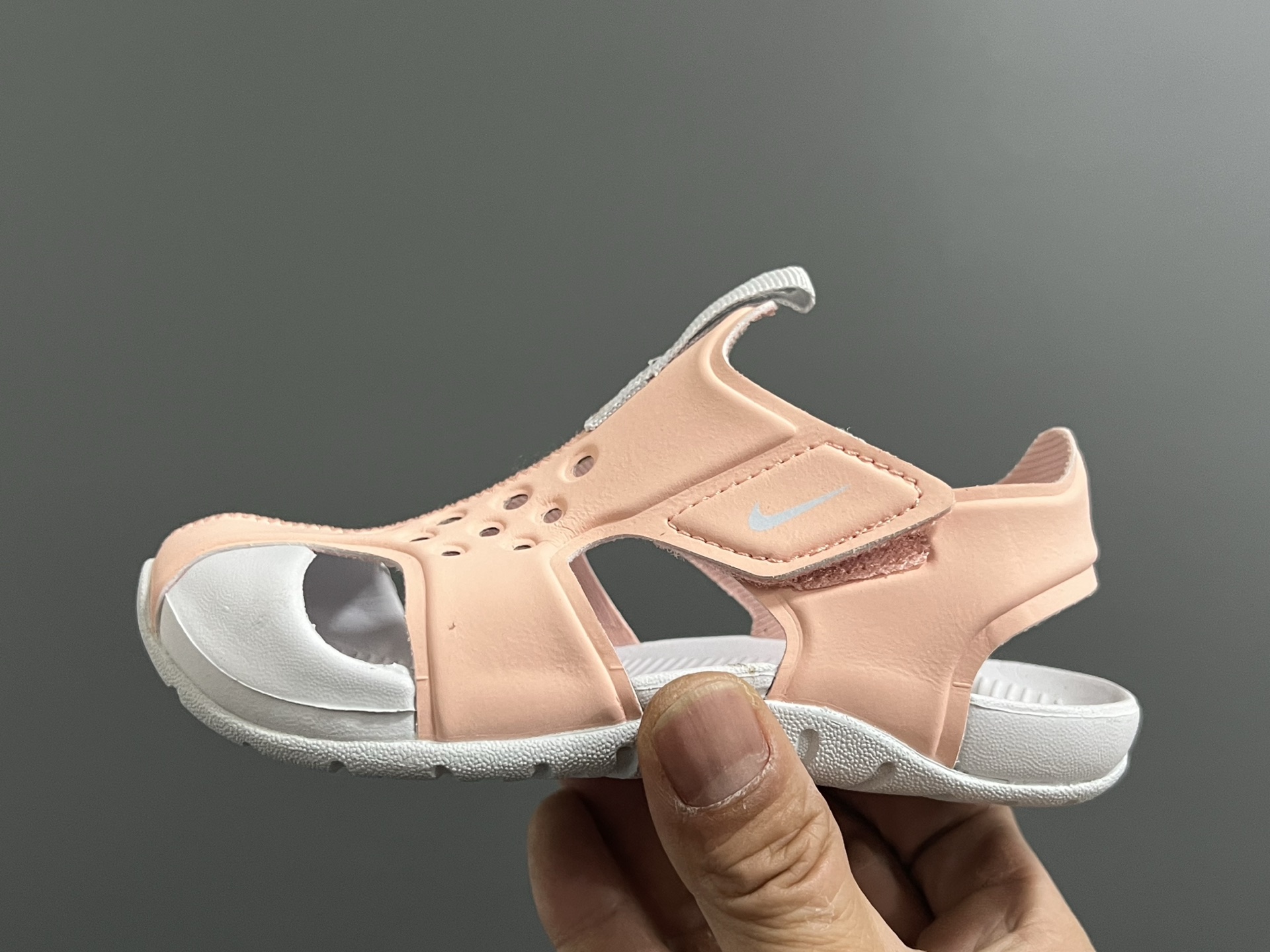 图片[4]-‼️‼️‼️ 原单版NK新款洞洞儿童男女童凉鞋 尺码：22-35码 新工厂新工艺🆕 无限接近专G，出入无压力✌🏻 原装鞋楦鞋材，质感满满💯 耐磨防滑大底，脚感超赞👍🏻-选品中心