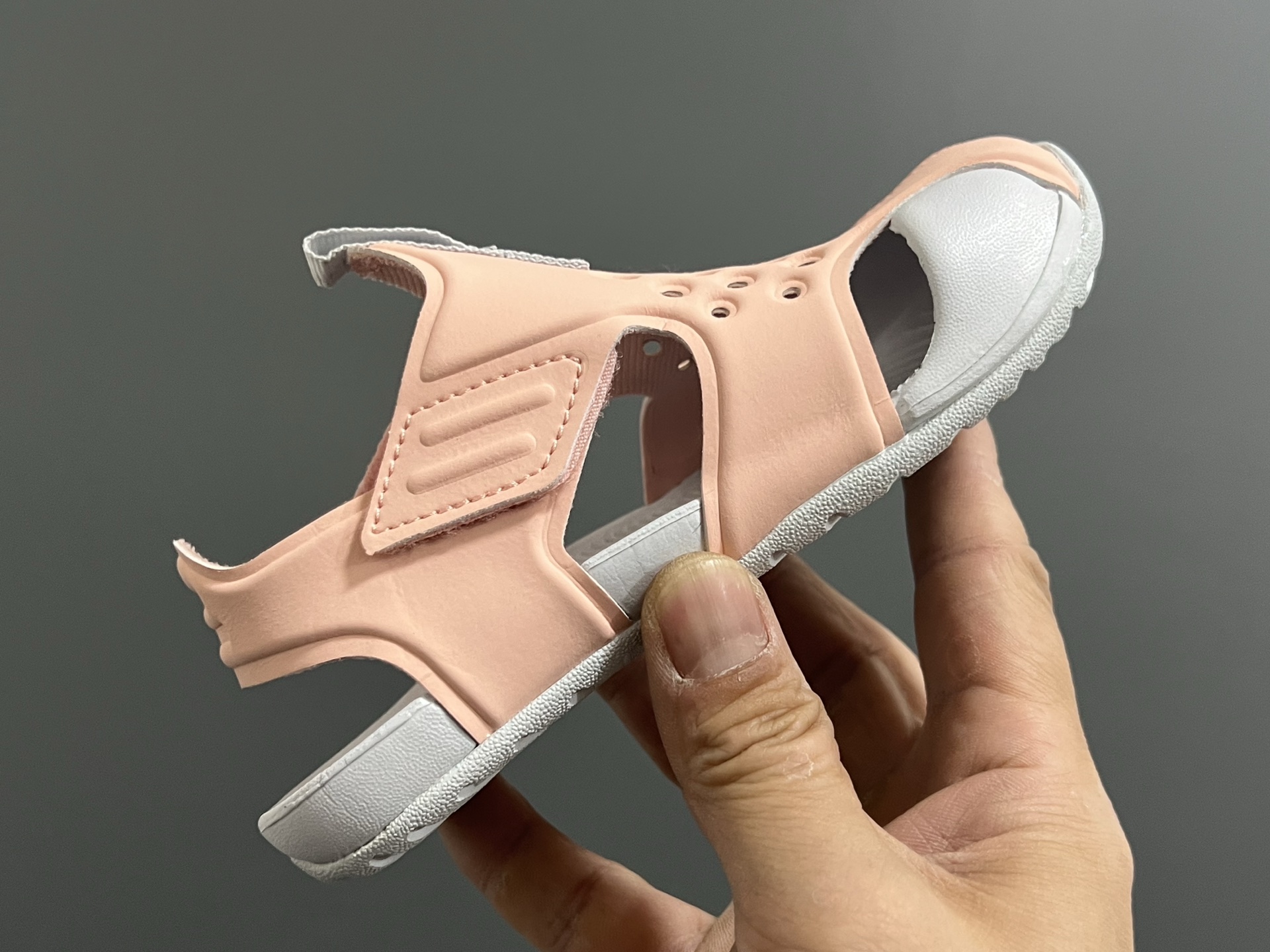 图片[6]-‼️‼️‼️ 原单版NK新款洞洞儿童男女童凉鞋 尺码：22-35码 新工厂新工艺🆕 无限接近专G，出入无压力✌🏻 原装鞋楦鞋材，质感满满💯 耐磨防滑大底，脚感超赞👍🏻-选品中心