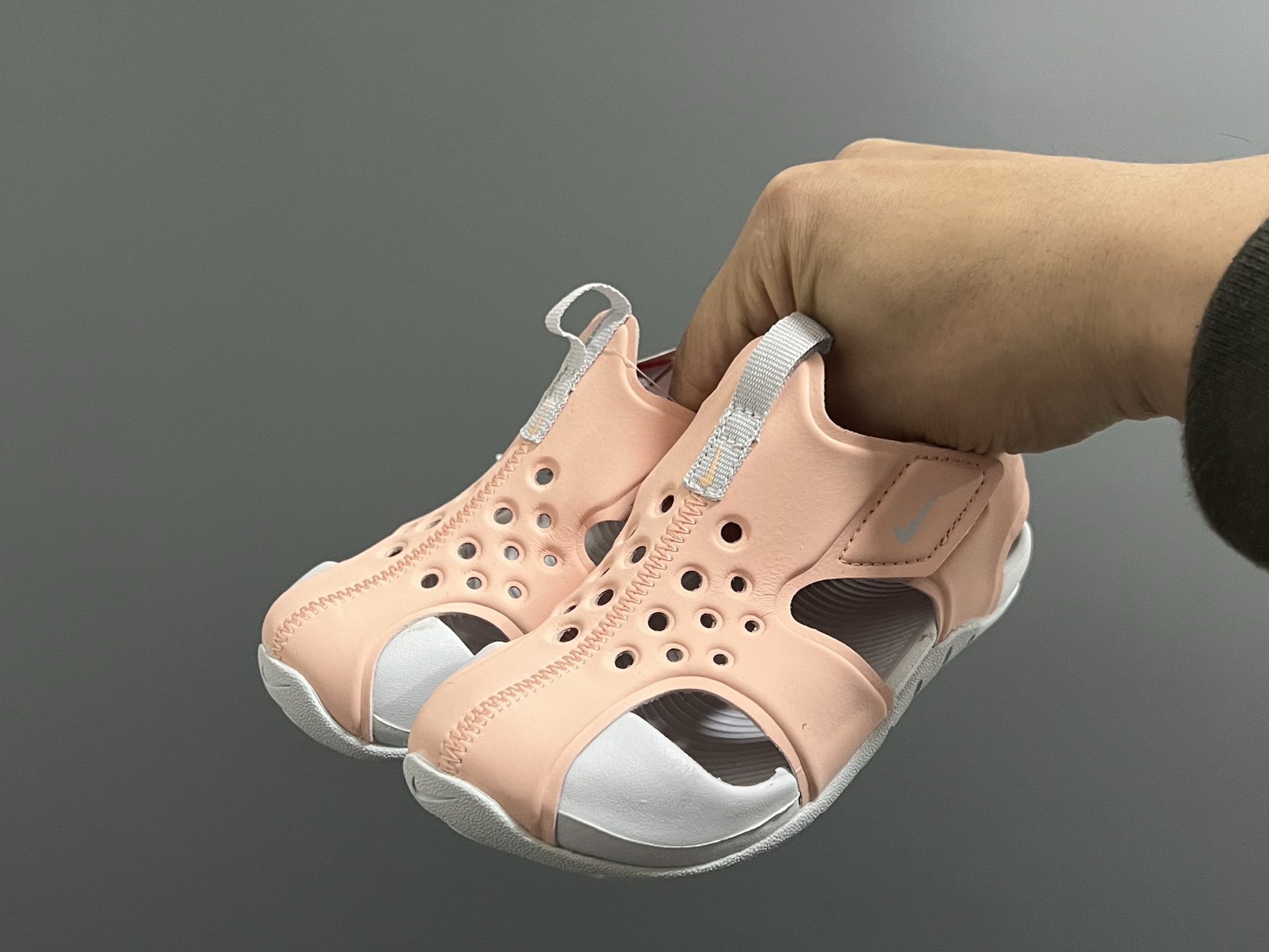 图片[2]-‼️‼️‼️ 原单版NK新款洞洞儿童男女童凉鞋 尺码：22-35码 新工厂新工艺🆕 无限接近专G，出入无压力✌🏻 原装鞋楦鞋材，质感满满💯 耐磨防滑大底，脚感超赞👍🏻-选品中心