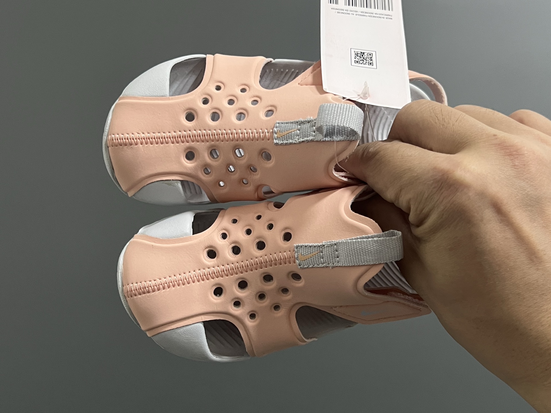 ‼️‼️‼️ 原单版NK新款洞洞儿童男女童凉鞋 尺码：22-35码 新工厂新工艺🆕 无限接近专G，出入无压力✌🏻 原装鞋楦鞋材，质感满满💯 耐磨防滑大底，脚感超赞👍🏻-选品中心