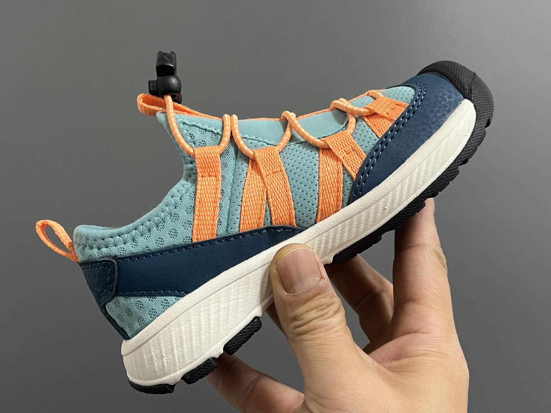 图片[6]-KEEN潮牌新款MOTOZOA超轻户外儿童跑鞋 尺码：23-37码 户外大佬—KEEN系列🆕 高端1：1原版定制，代购一鞋难求🔥 防踢护鞋头设计，透气性网面拼接☁️ 独家定制耐磨防滑大底，满足户外各种地形和运动需求✌🏻-选品中心