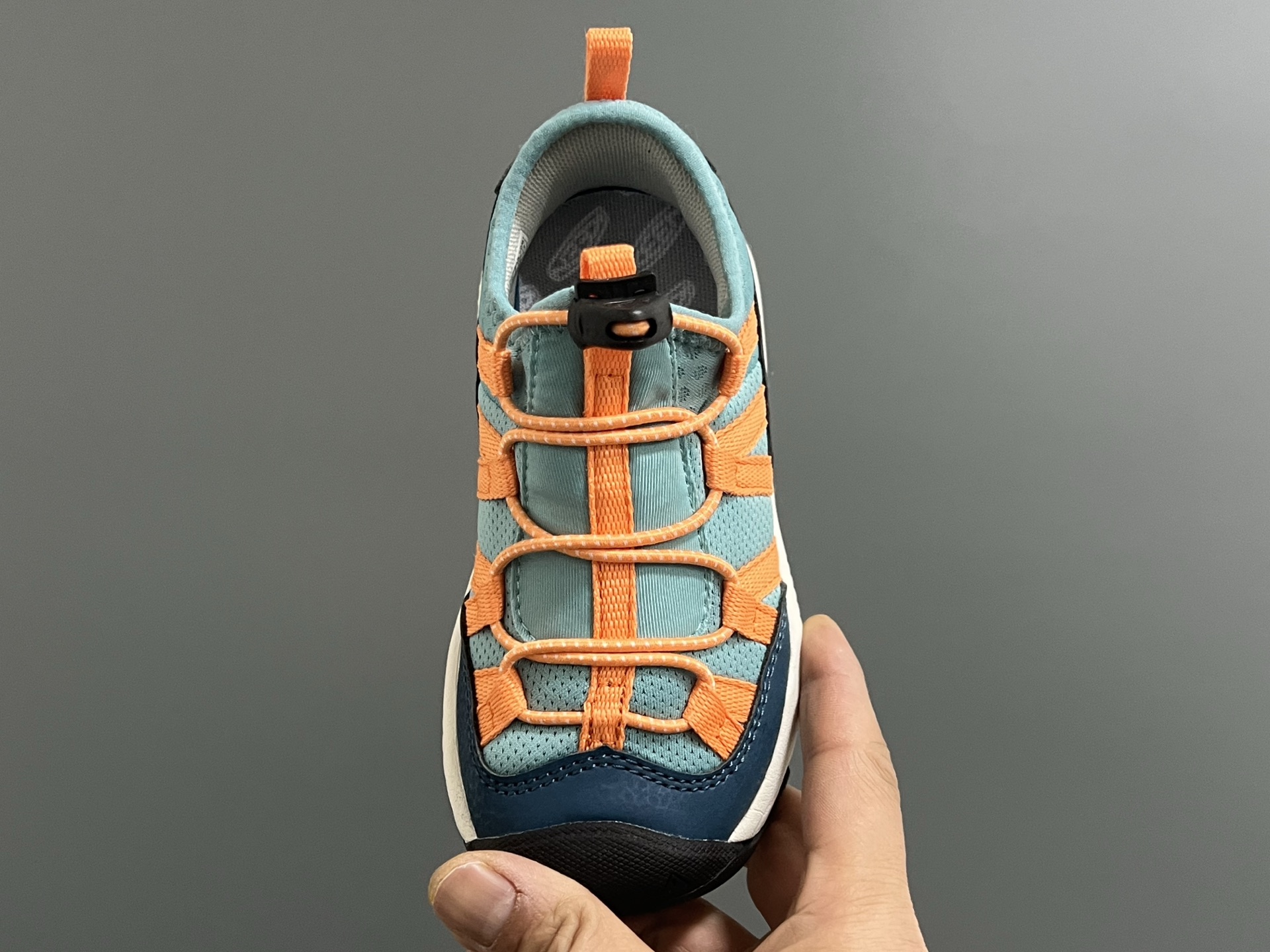 图片[8]-KEEN潮牌新款MOTOZOA超轻户外儿童跑鞋 尺码：23-37码 户外大佬—KEEN系列🆕 高端1：1原版定制，代购一鞋难求🔥 防踢护鞋头设计，透气性网面拼接☁️ 独家定制耐磨防滑大底，满足户外各种地形和运动需求✌🏻-选品中心