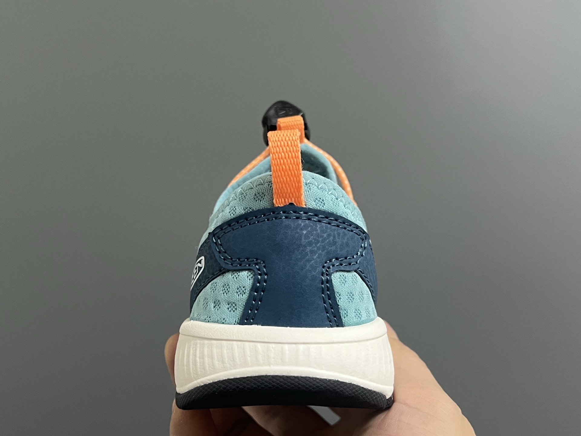 图片[7]-KEEN潮牌新款MOTOZOA超轻户外儿童跑鞋 尺码：23-37码 户外大佬—KEEN系列🆕 高端1：1原版定制，代购一鞋难求🔥 防踢护鞋头设计，透气性网面拼接☁️ 独家定制耐磨防滑大底，满足户外各种地形和运动需求✌🏻-选品中心