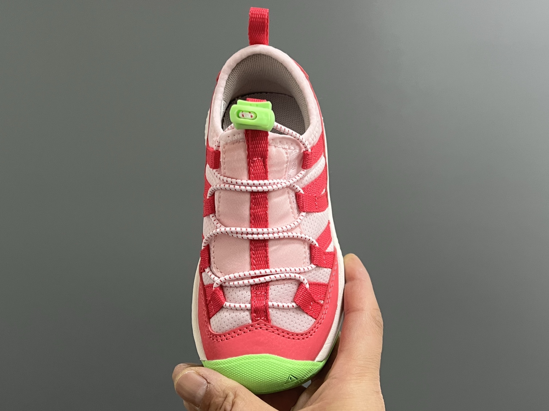 图片[8]-KEEN潮牌新款MOTOZOA超轻户外儿童跑鞋 尺码：23-37码 户外大佬—KEEN系列🆕 高端1：1原版定制，代购一鞋难求🔥 防踢护鞋头设计，透气性网面拼接☁️ 独家定制耐磨防滑大底，满足户外各种地形和运动需求✌🏻-选品中心