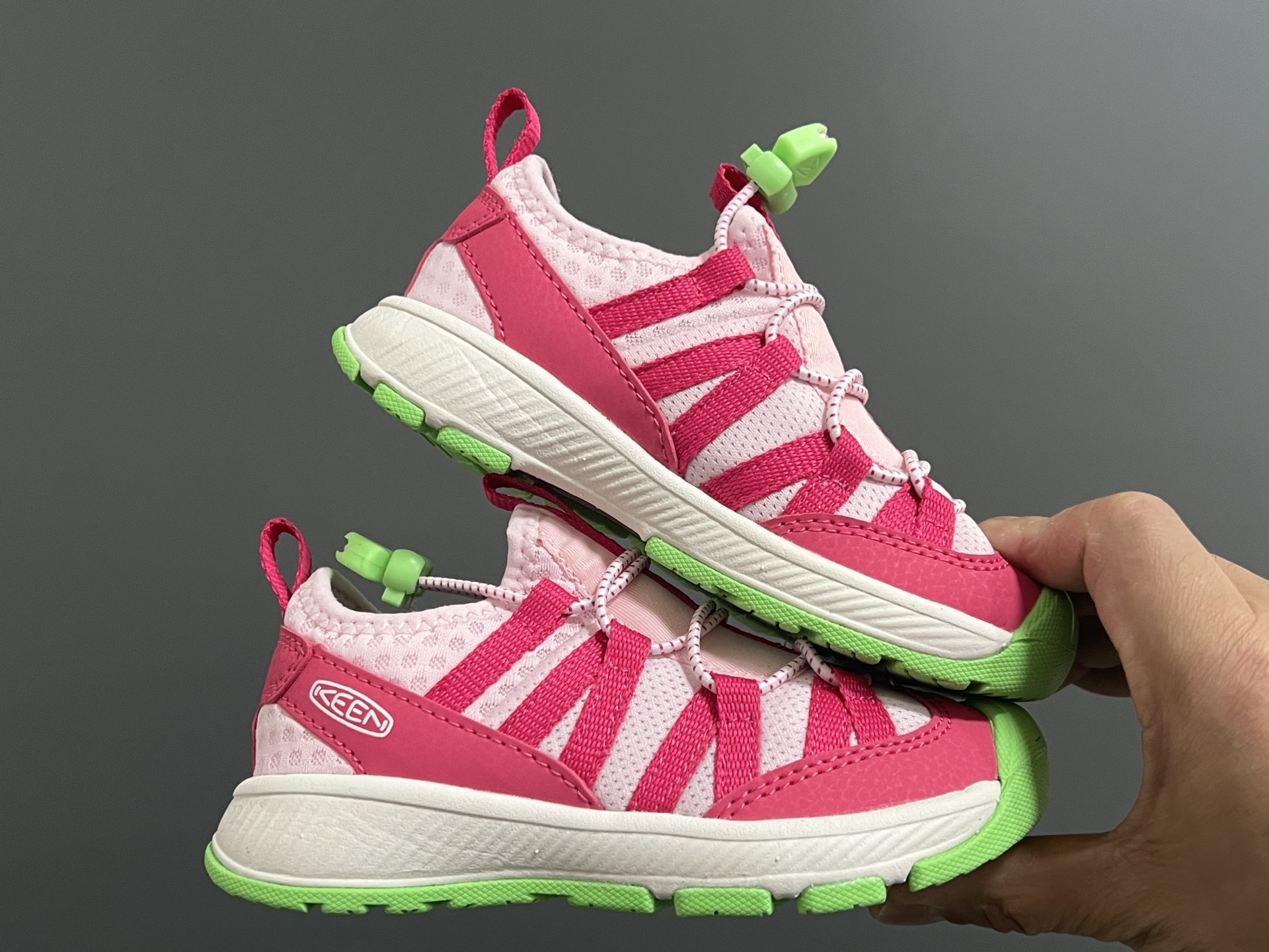 图片[9]-KEEN潮牌新款MOTOZOA超轻户外儿童跑鞋 尺码：23-37码 户外大佬—KEEN系列🆕 高端1：1原版定制，代购一鞋难求🔥 防踢护鞋头设计，透气性网面拼接☁️ 独家定制耐磨防滑大底，满足户外各种地形和运动需求✌🏻-选品中心