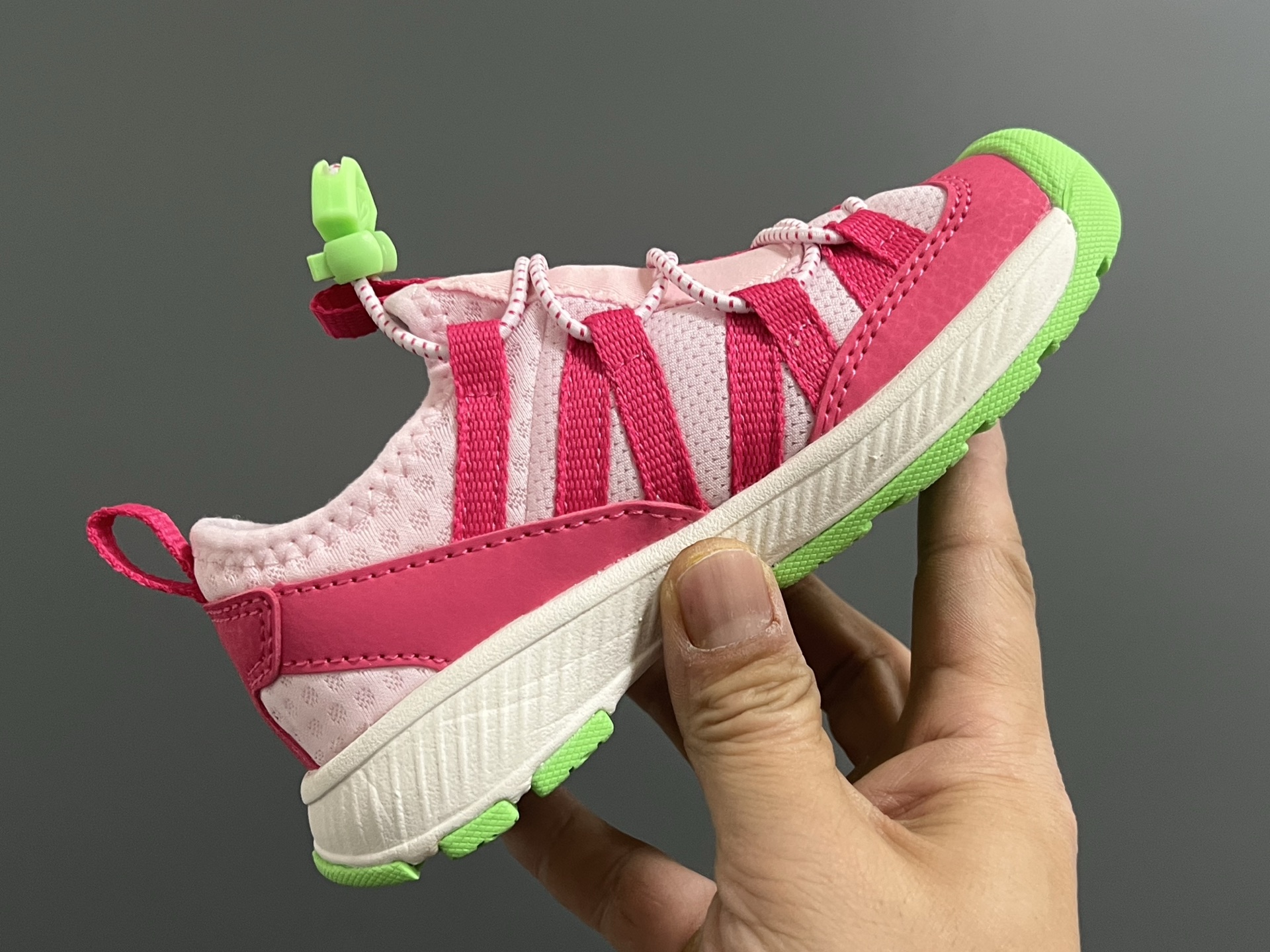 图片[7]-KEEN潮牌新款MOTOZOA超轻户外儿童跑鞋 尺码：23-37码 户外大佬—KEEN系列🆕 高端1：1原版定制，代购一鞋难求🔥 防踢护鞋头设计，透气性网面拼接☁️ 独家定制耐磨防滑大底，满足户外各种地形和运动需求✌🏻-选品中心