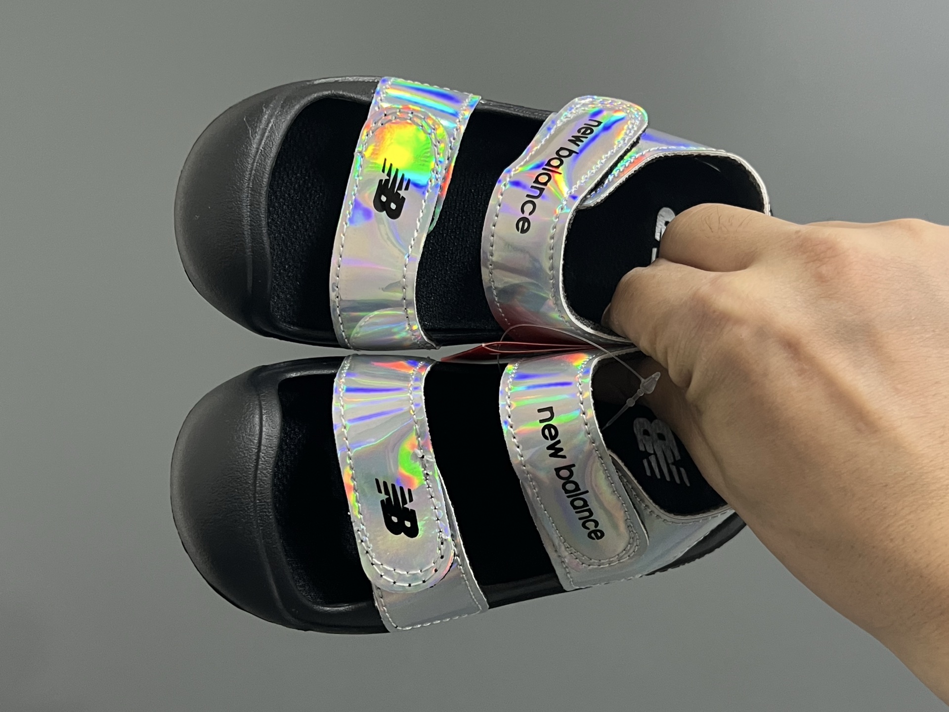 New Brand-New Face: 220 Packs of Mail with Toe-to-Toe Sandals & Morandi Colors