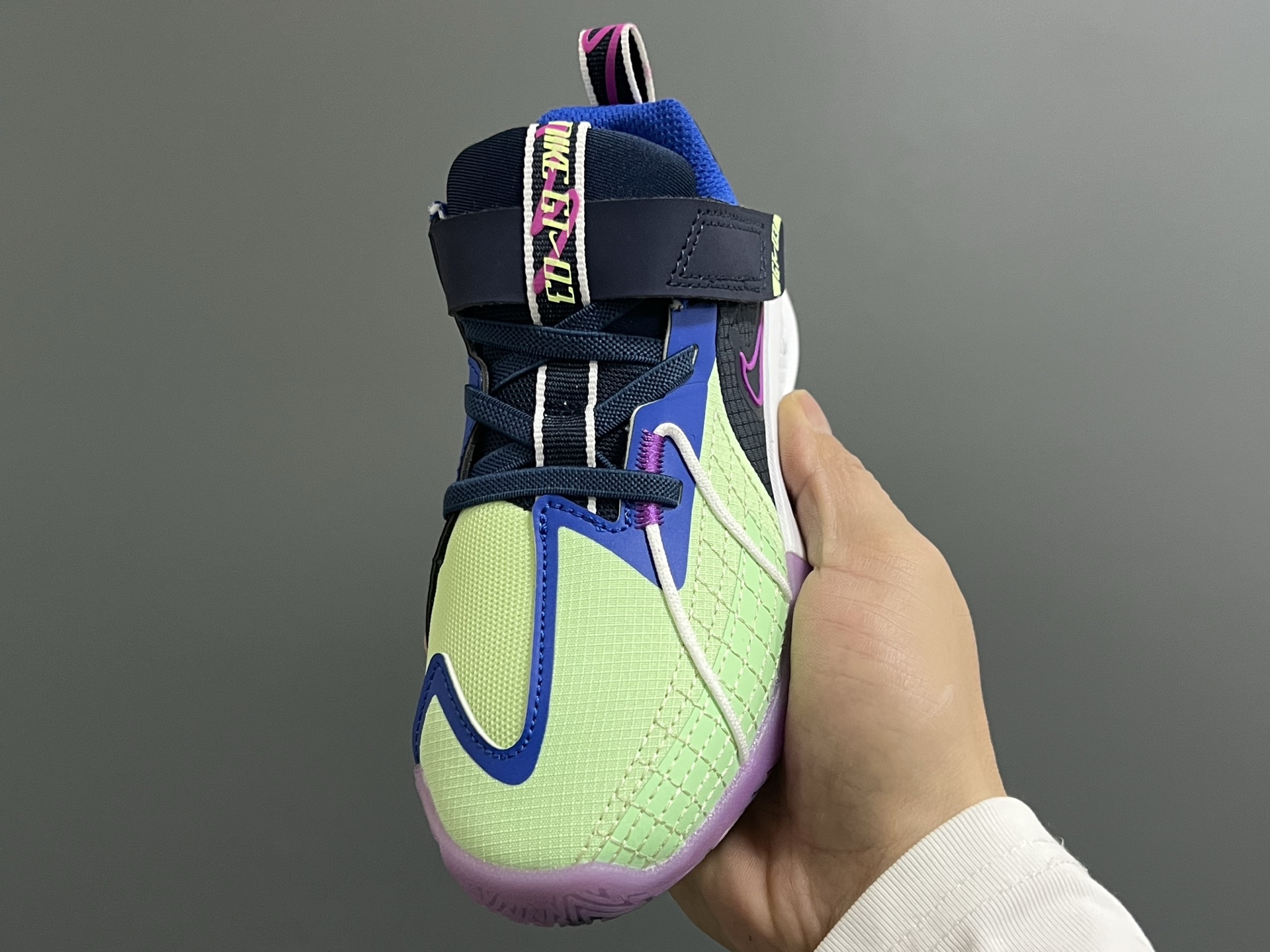 图片[3]-‼️‼️‼️ NK新款GT-3魔术贴儿童篮球运动鞋 尺码：26-37.5码 优质新款实战篮球鞋🏀 魔术贴设计，穿脱方便✌🏻 橡胶耐磨防滑大底，脚感超赞👍🏻 清新配色，穿搭超时髦✨-选品中心