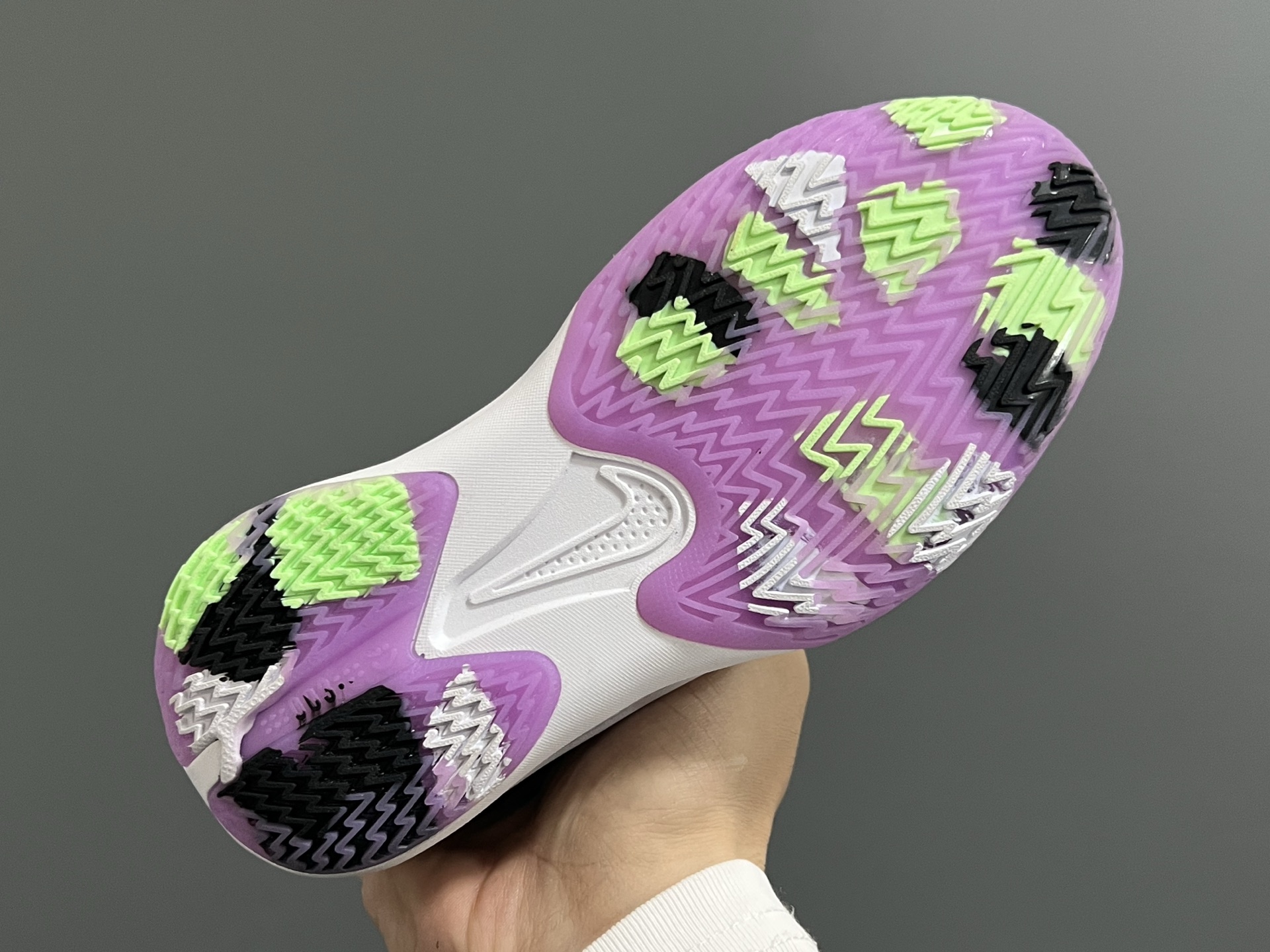 图片[5]-‼️‼️‼️ NK新款GT-3魔术贴儿童篮球运动鞋 尺码：26-37.5码 优质新款实战篮球鞋🏀 魔术贴设计，穿脱方便✌🏻 橡胶耐磨防滑大底，脚感超赞👍🏻 清新配色，穿搭超时髦✨-选品中心