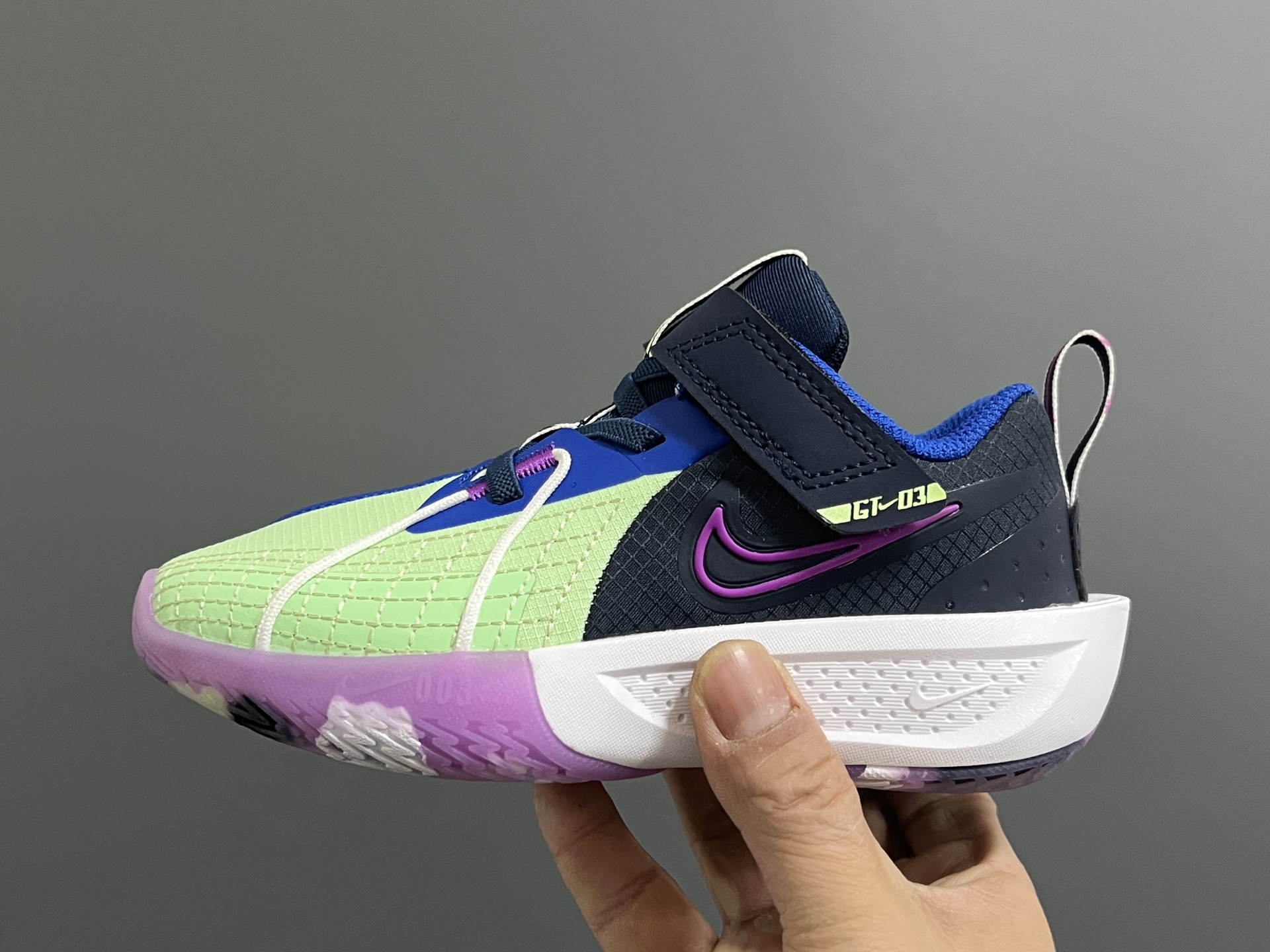 图片[4]-‼️‼️‼️ NK新款GT-3魔术贴儿童篮球运动鞋 尺码：26-37.5码 优质新款实战篮球鞋🏀 魔术贴设计，穿脱方便✌🏻 橡胶耐磨防滑大底，脚感超赞👍🏻 清新配色，穿搭超时髦✨-选品中心