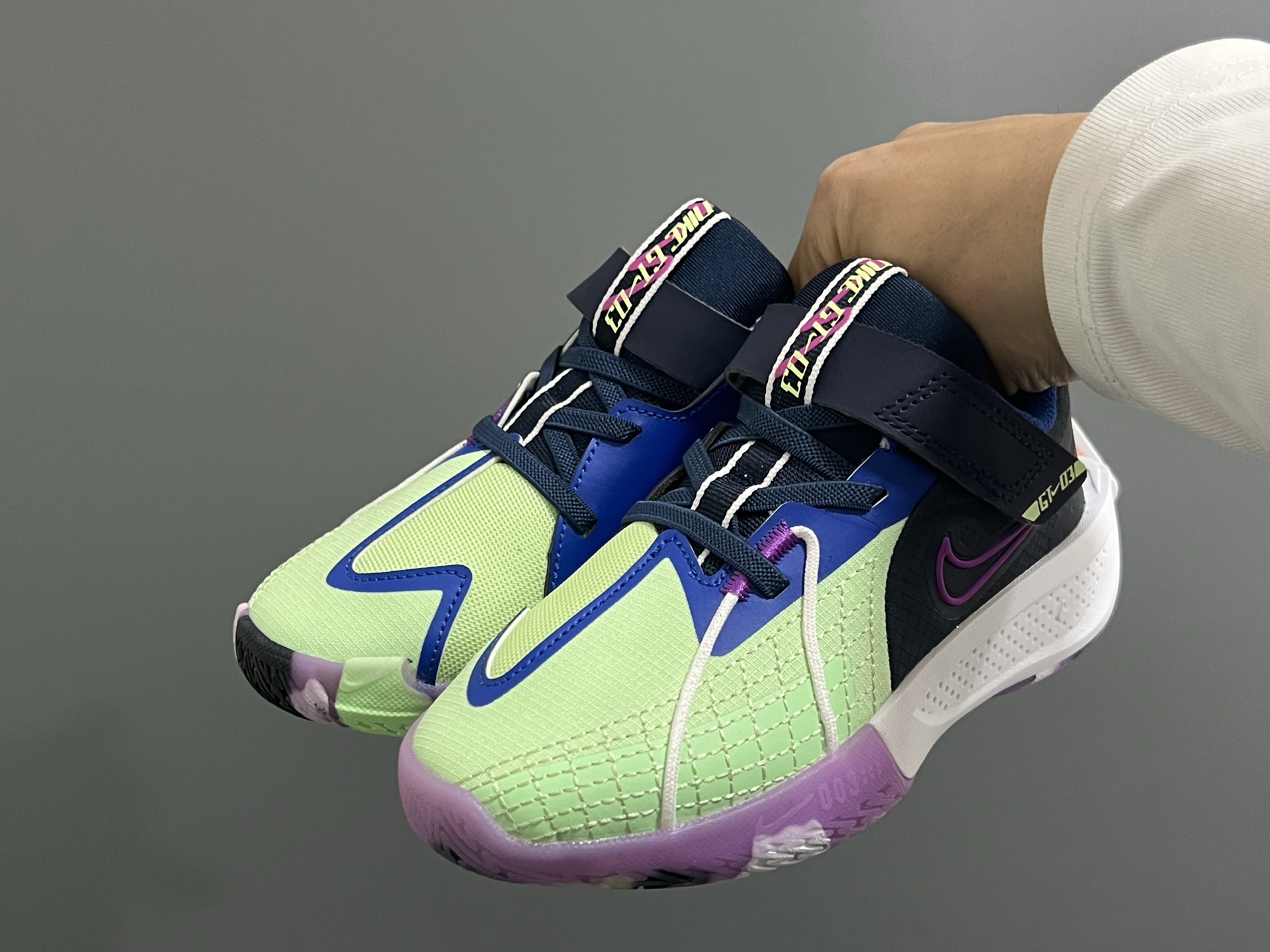 图片[2]-‼️‼️‼️ NK新款GT-3魔术贴儿童篮球运动鞋 尺码：26-37.5码 优质新款实战篮球鞋🏀 魔术贴设计，穿脱方便✌🏻 橡胶耐磨防滑大底，脚感超赞👍🏻 清新配色，穿搭超时髦✨-选品中心