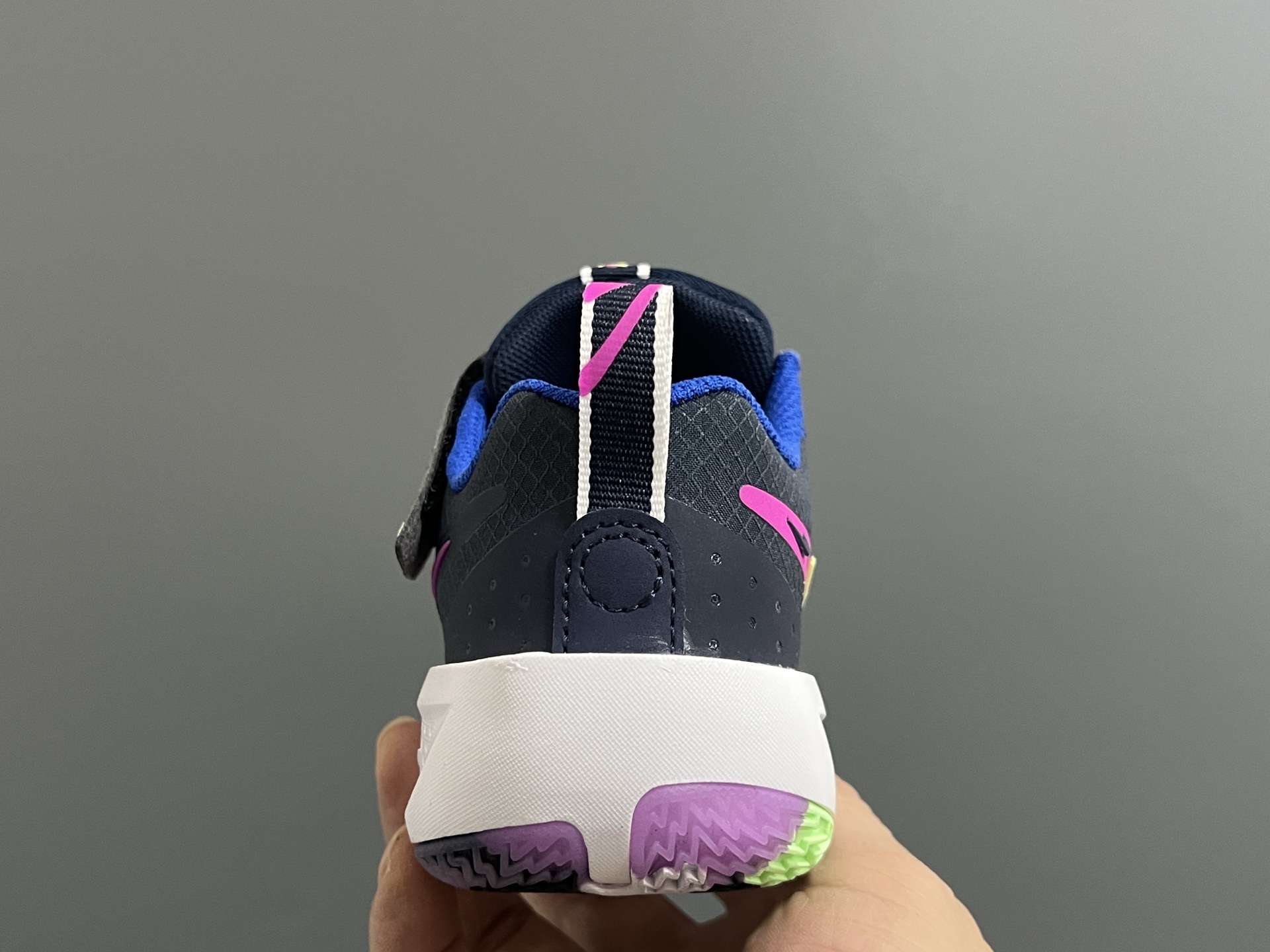 图片[7]-‼️‼️‼️ NK新款GT-3魔术贴儿童篮球运动鞋 尺码：26-37.5码 优质新款实战篮球鞋🏀 魔术贴设计，穿脱方便✌🏻 橡胶耐磨防滑大底，脚感超赞👍🏻 清新配色，穿搭超时髦✨-选品中心