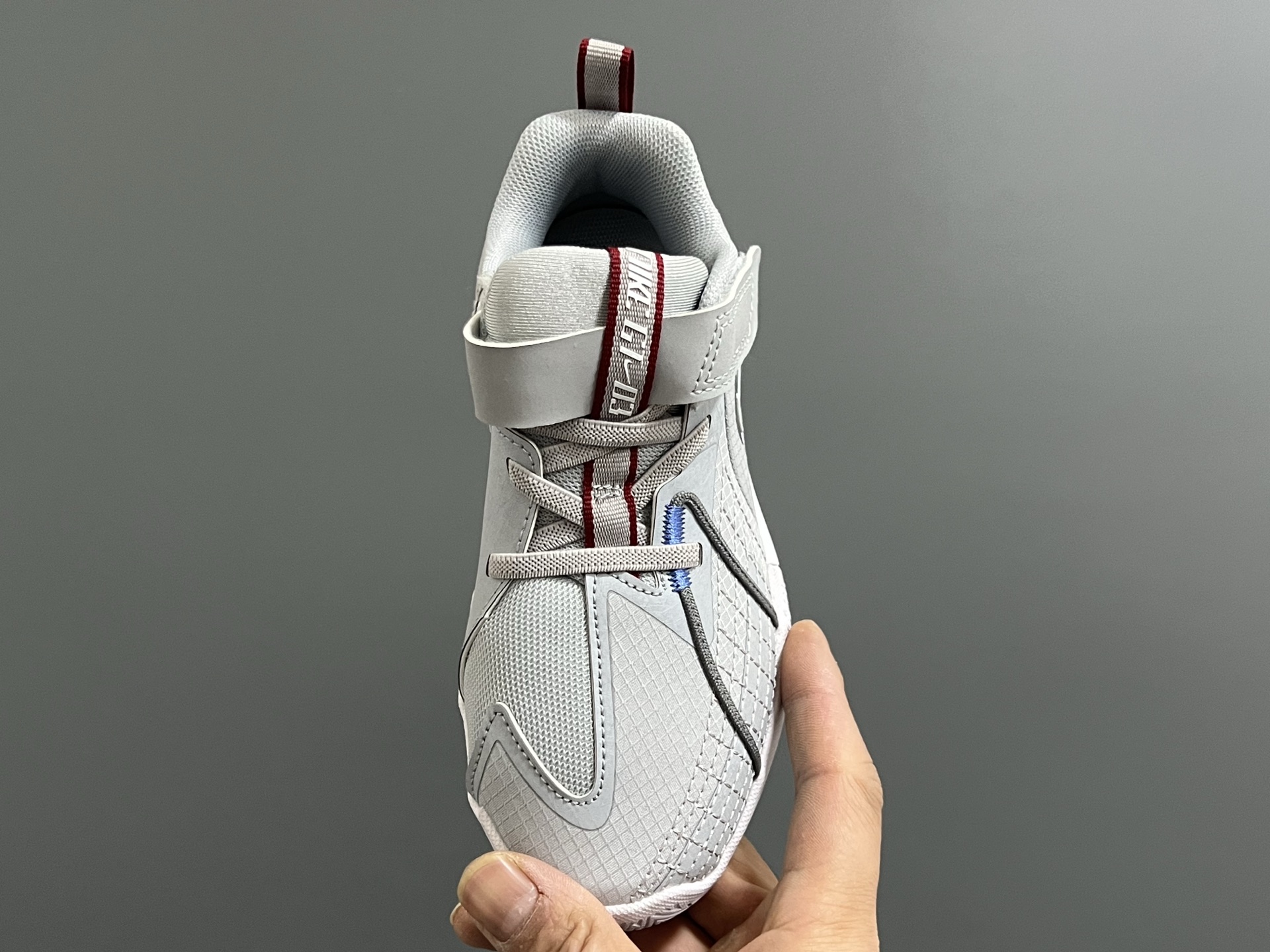 图片[8]-NK新款GT-3魔术贴儿童篮球运动鞋 尺码：26-37.5码 优质新款实战篮球鞋🏀 魔术贴设计，穿脱方便✌🏻 橡胶耐磨防滑大底，脚感超赞👍🏻 清新配色，穿搭超时髦✨-选品中心