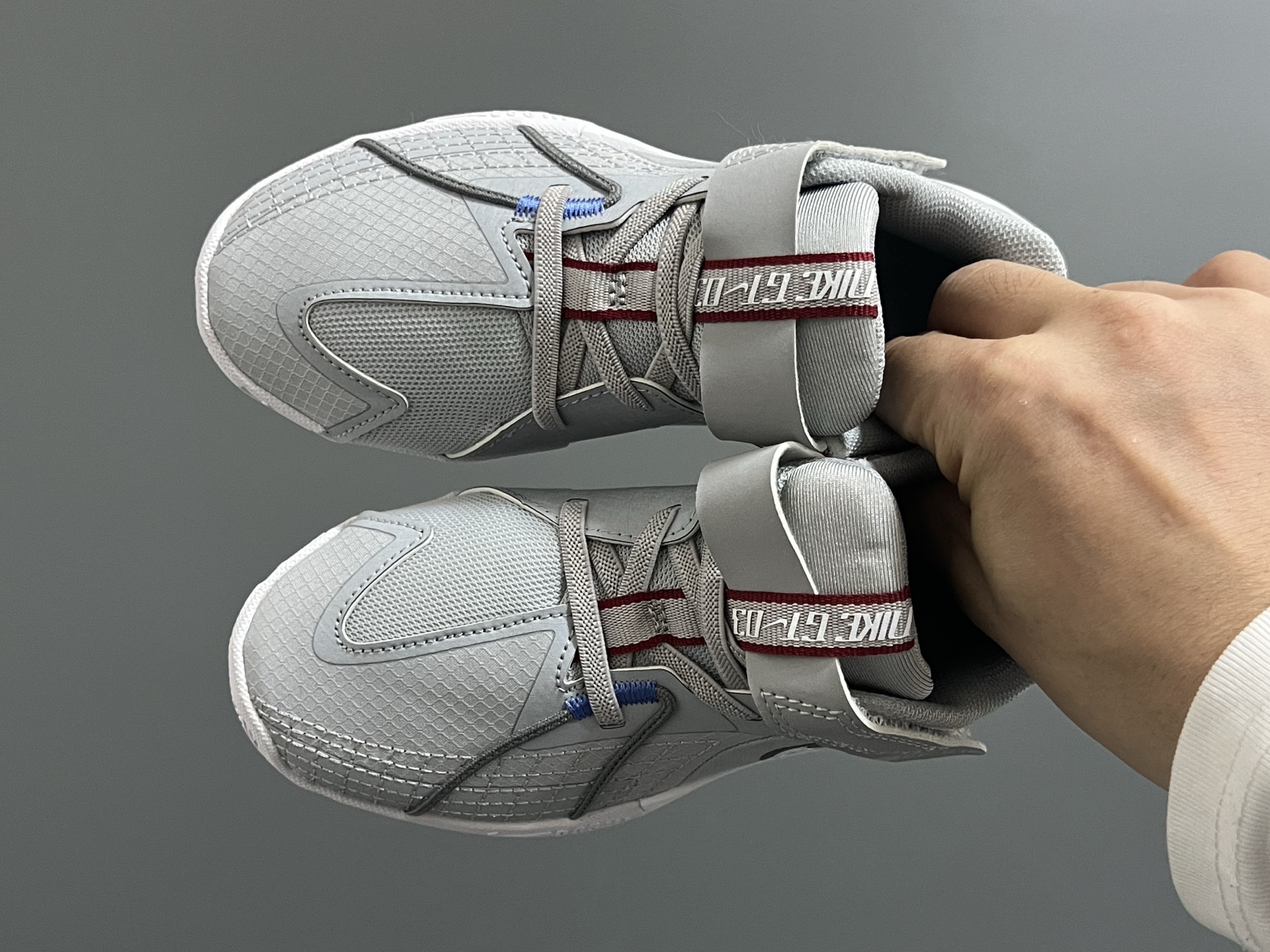 NK新款GT-3魔术贴儿童篮球运动鞋 尺码：26-37.5码 优质新款实战篮球鞋🏀 魔术贴设计，穿脱方便✌🏻 橡胶耐磨防滑大底，脚感超赞👍🏻 清新配色，穿搭超时髦✨-选品中心