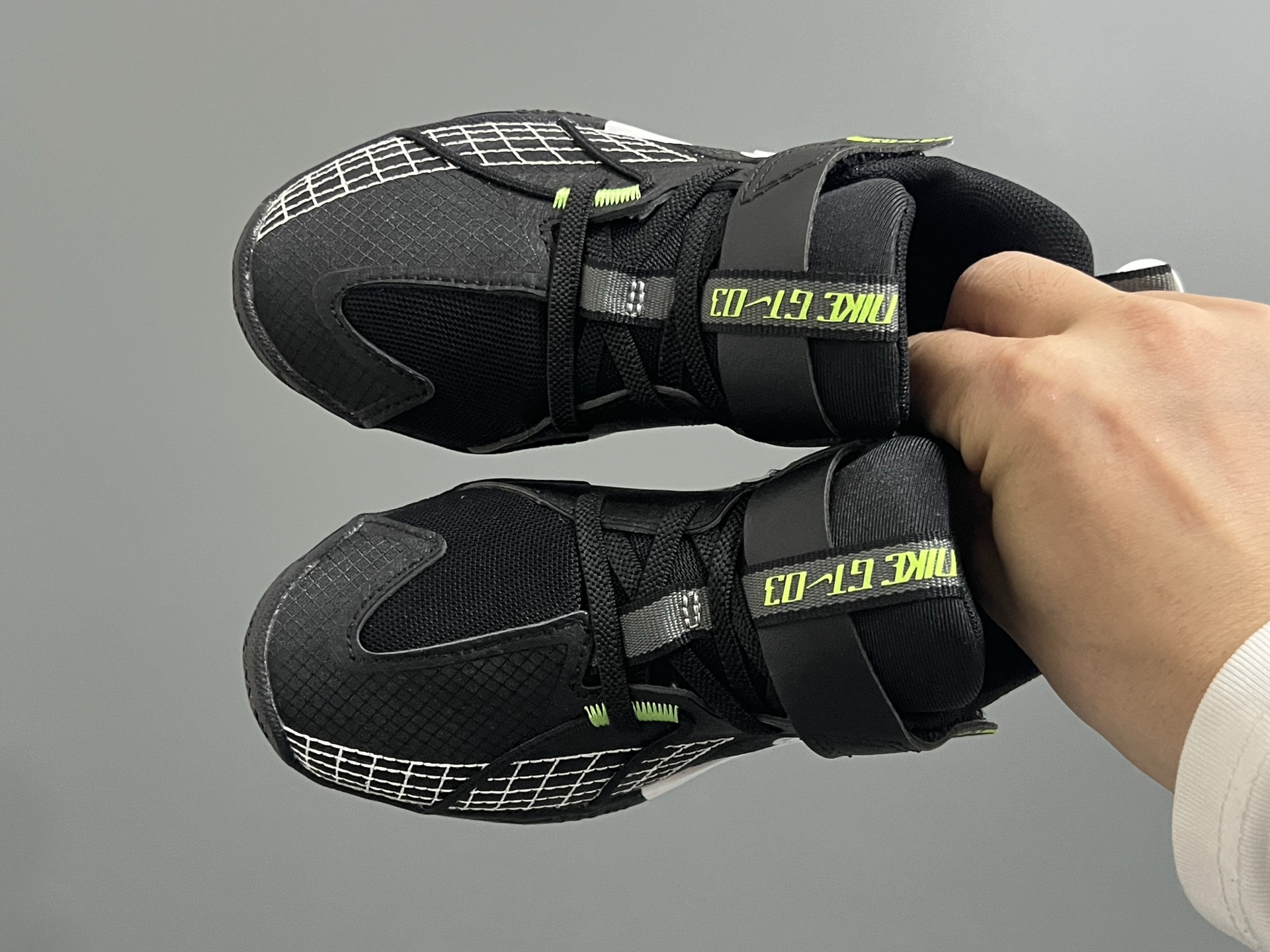 NK新款GT-3魔术贴儿童篮球运动鞋 尺码：26-37.5码 优质新款实战篮球鞋🏀 魔术贴设计，穿脱方便✌🏻 橡胶耐磨防滑大底，脚感超赞👍🏻 清新配色，穿搭超时髦✨-选品中心