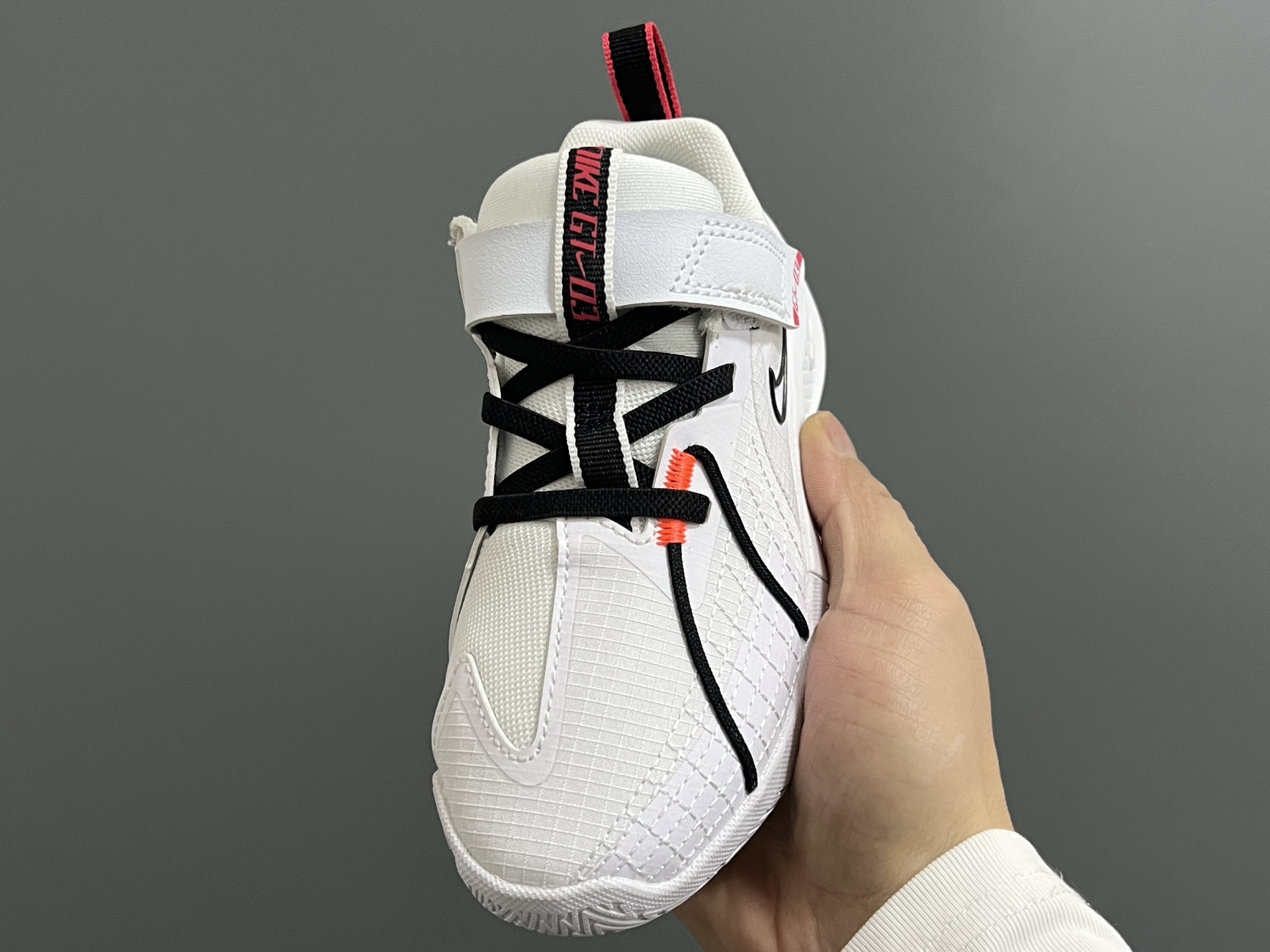 图片[3]-NK新款GT-3魔术贴儿童篮球运动鞋 尺码：26-37.5码 优质新款实战篮球鞋🏀 魔术贴设计，穿脱方便✌🏻 橡胶耐磨防滑大底，脚感超赞👍🏻 清新配色，穿搭超时髦✨-选品中心