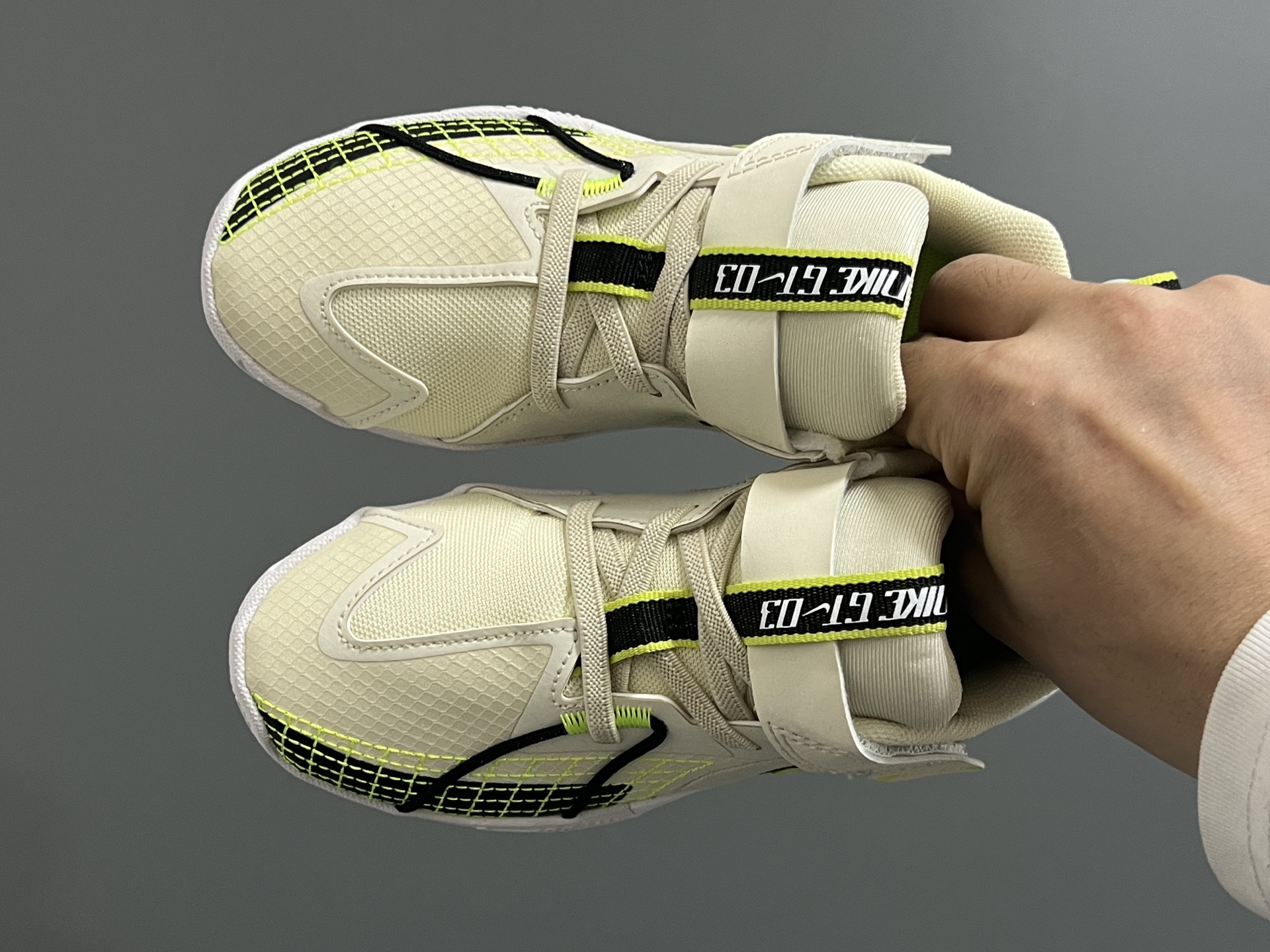 NK新款GT-3魔术贴儿童篮球运动鞋 尺码：26-37.5码 优质新款实战篮球鞋🏀 魔术贴设计，穿脱方便✌🏻 橡胶耐磨防滑大底，脚感超赞👍🏻 清新配色，穿搭超时髦✨-选品中心